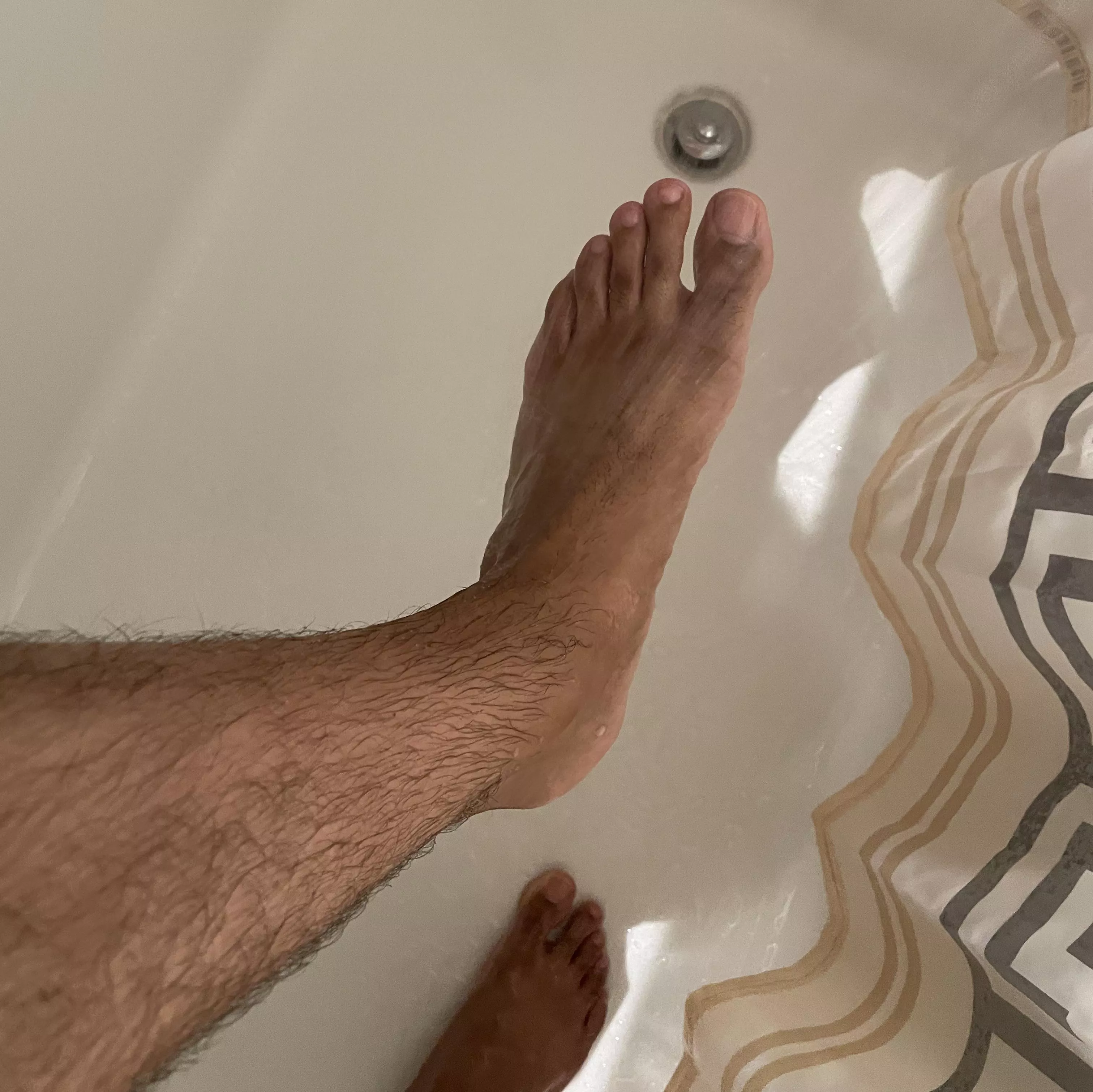 Get on your knees and wash these feet 🚿🦶🏼