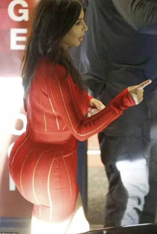 Her dress ðŸ‘ðŸ¥µ