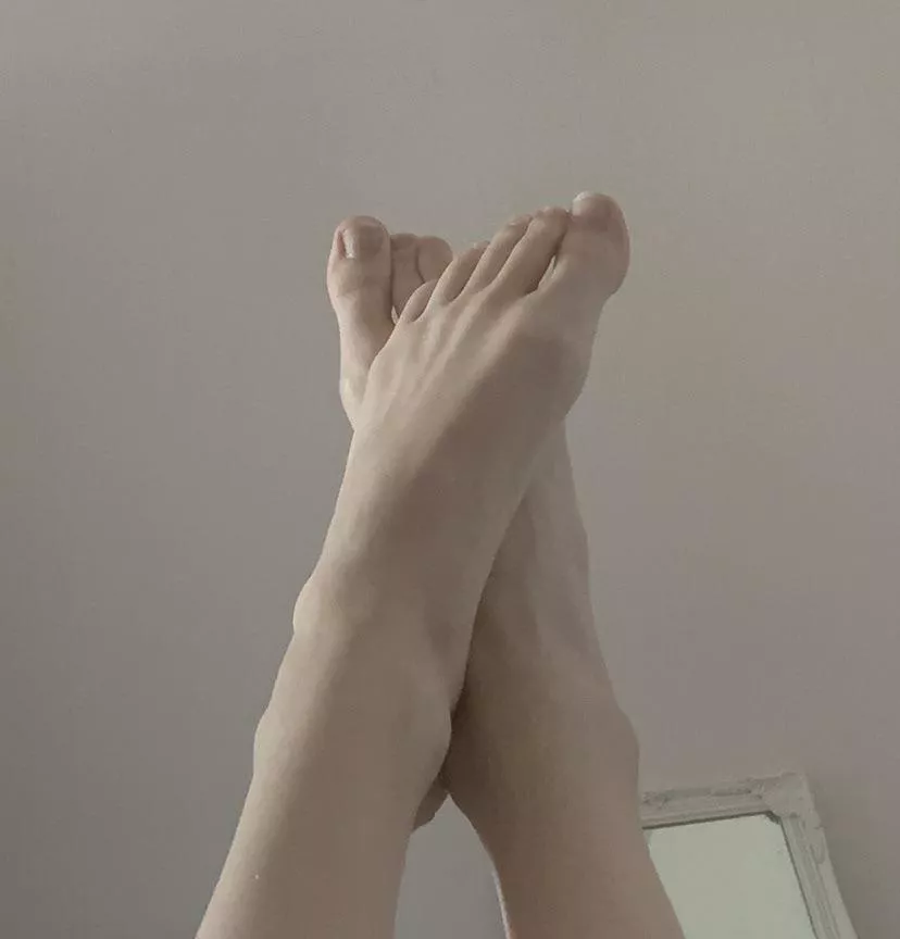 My feet has gotten a bit pale :/