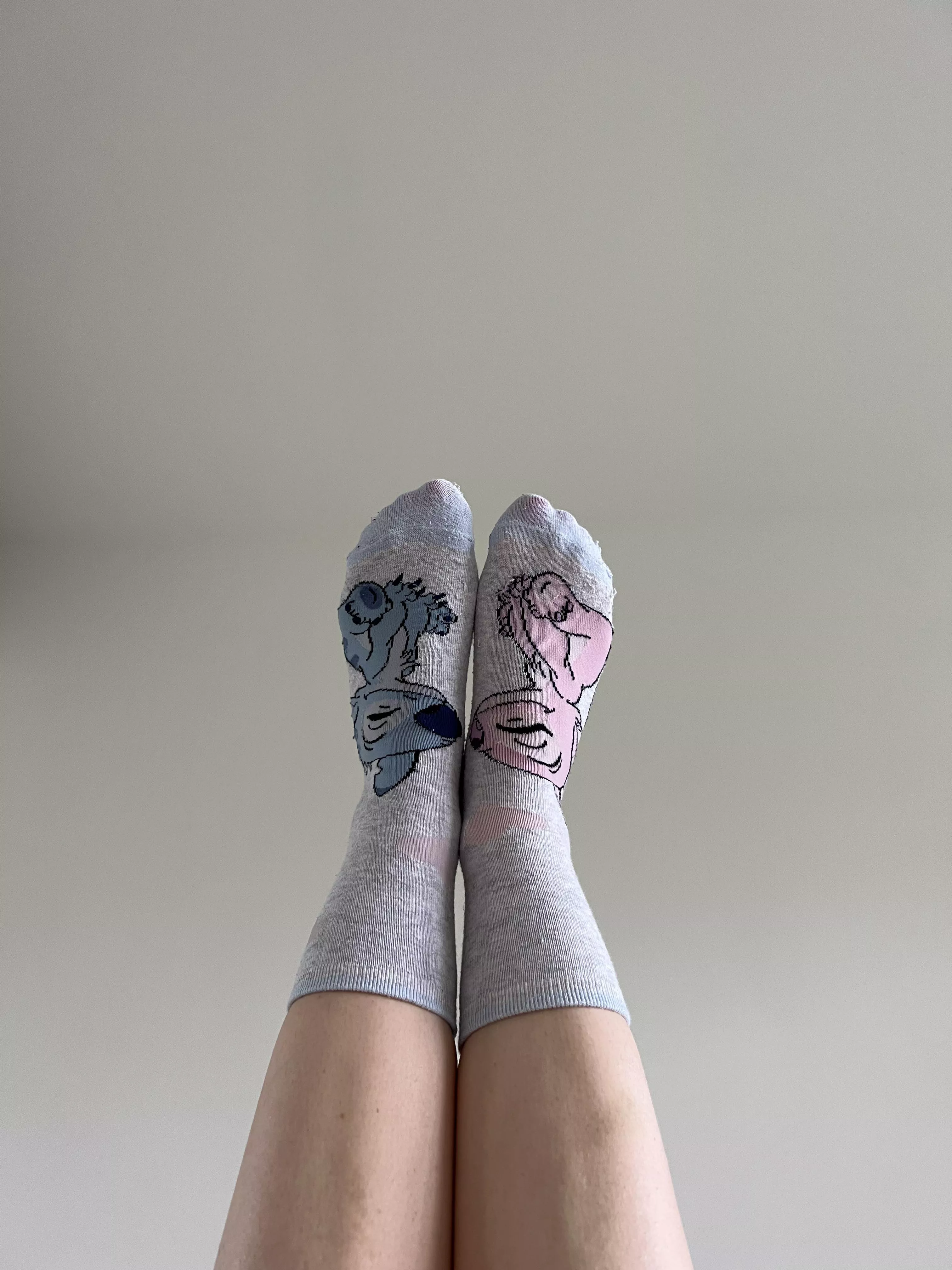 Do you like my cute kissing socks?😘 [female]