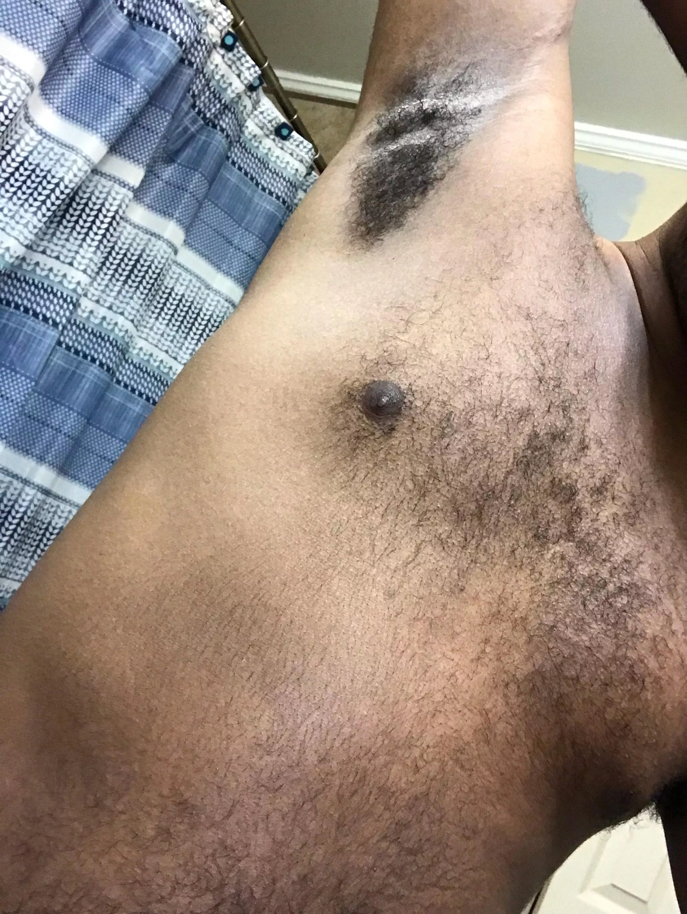 First Post! Any dominant guys with hot armpits? Hmu Iâ€™m all yours haha