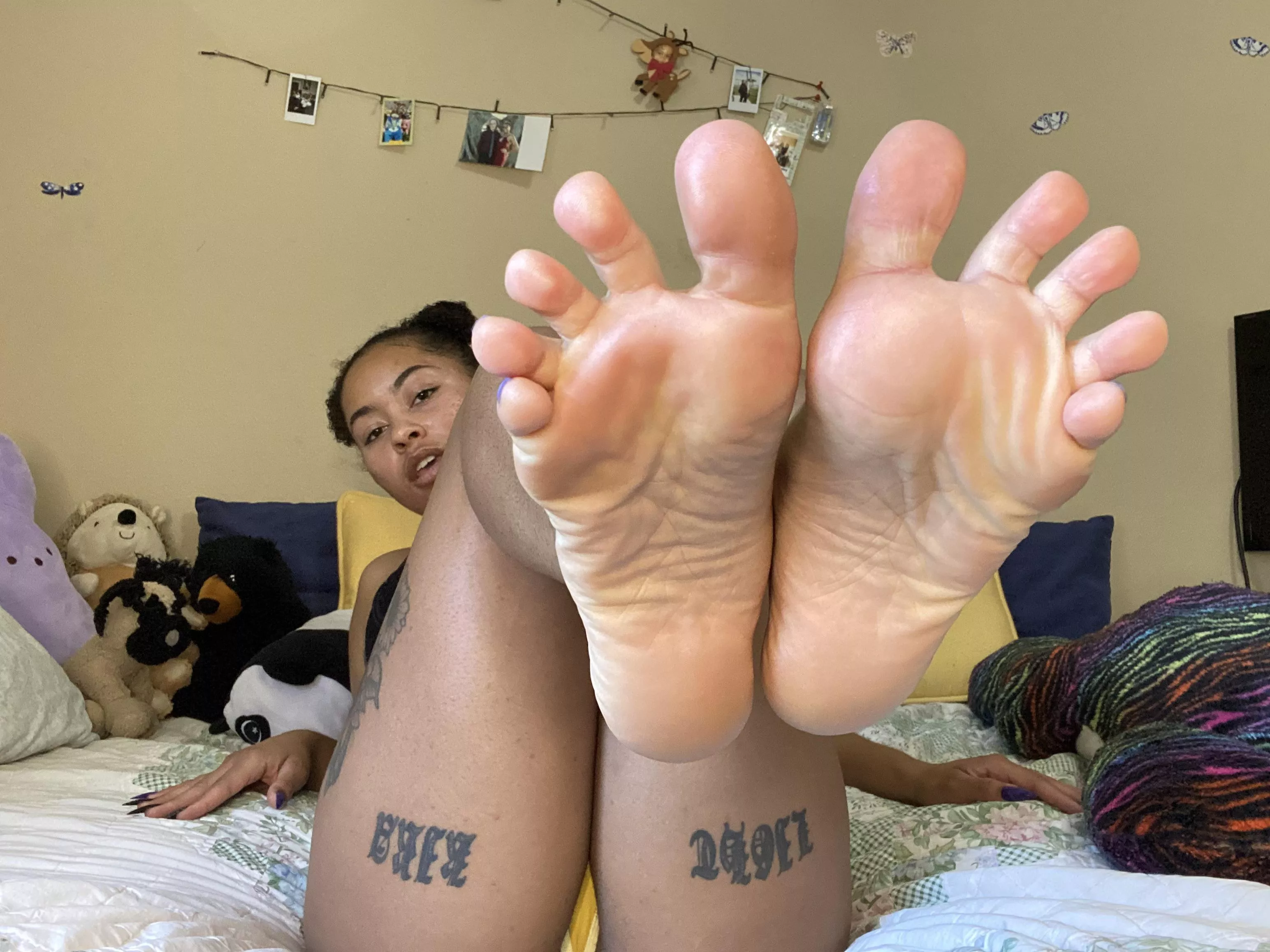 Hope you like spread toes