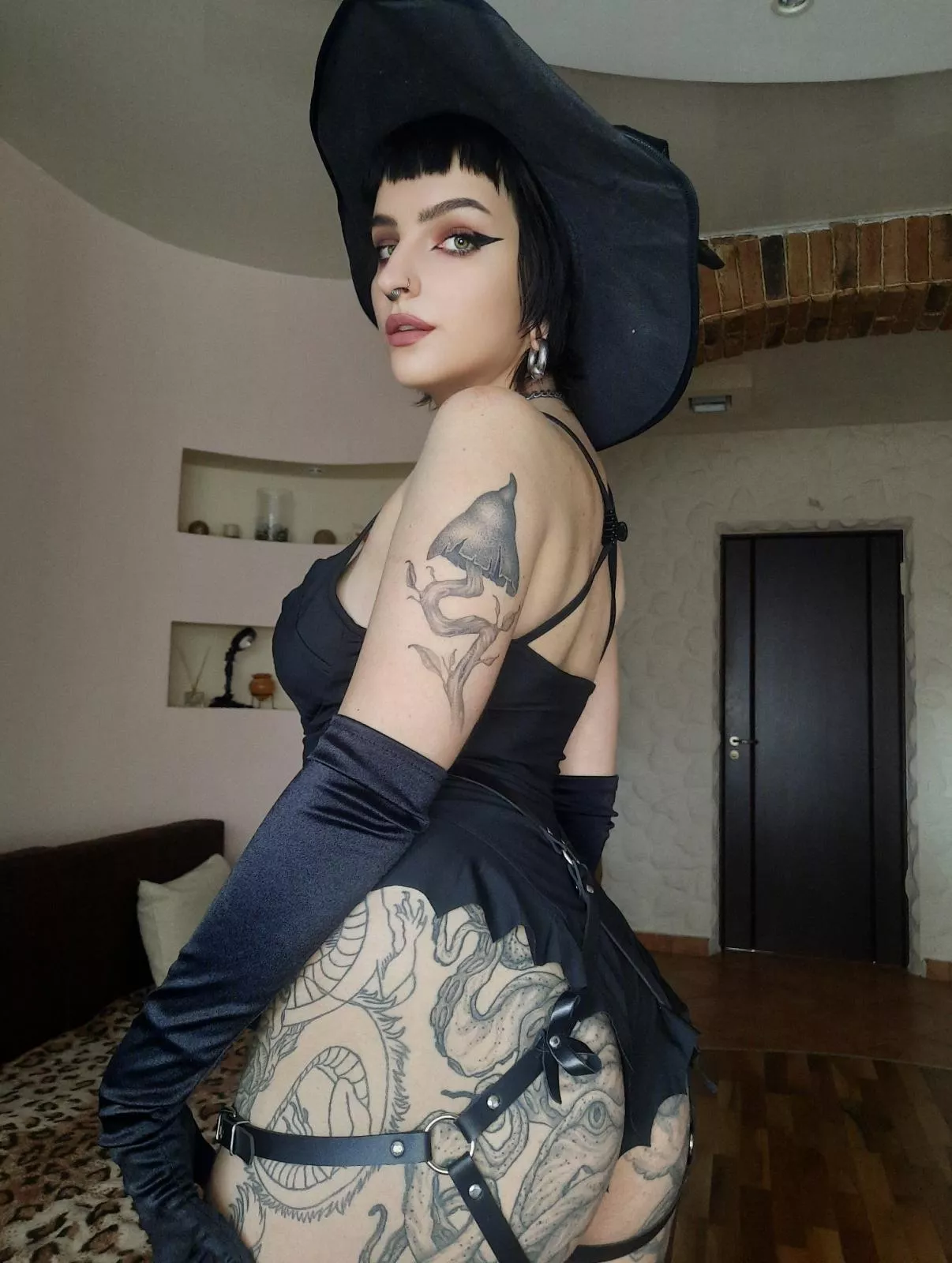 Some witchy tattoed ass ✨