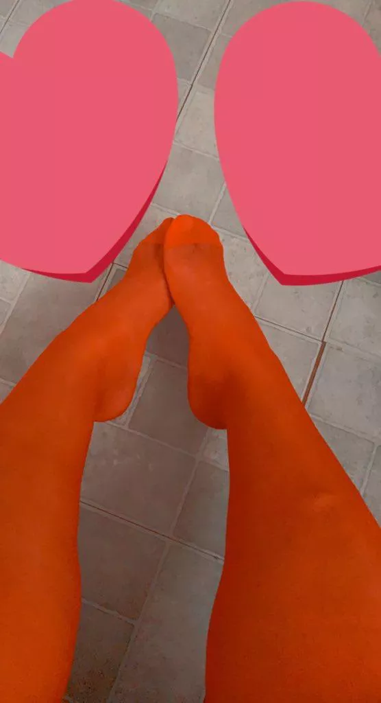 Where are my feet lovers? https://onlyfans.com/cherryclubhouse