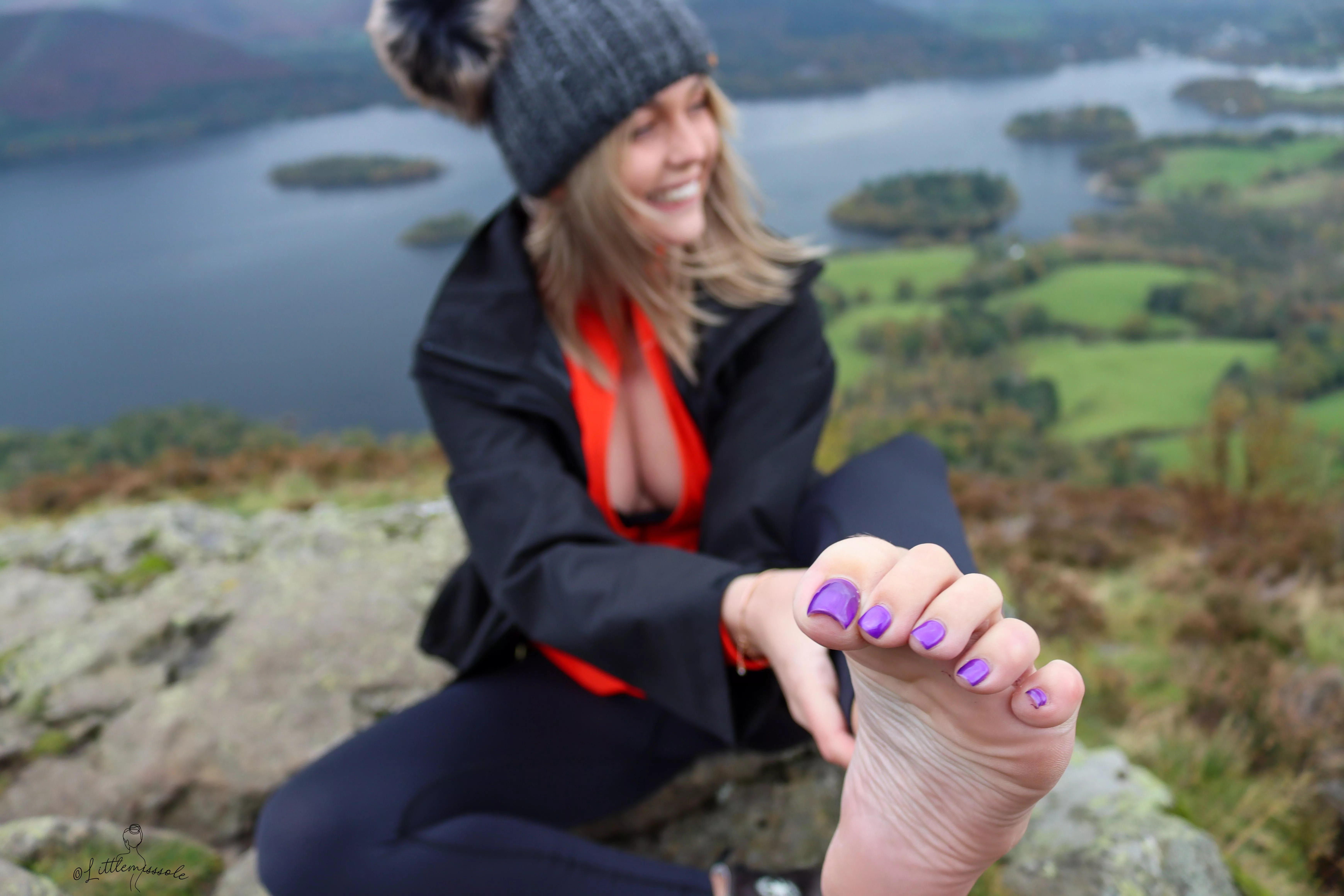 Would you suck my toes after a long hike? ðŸ¥¾