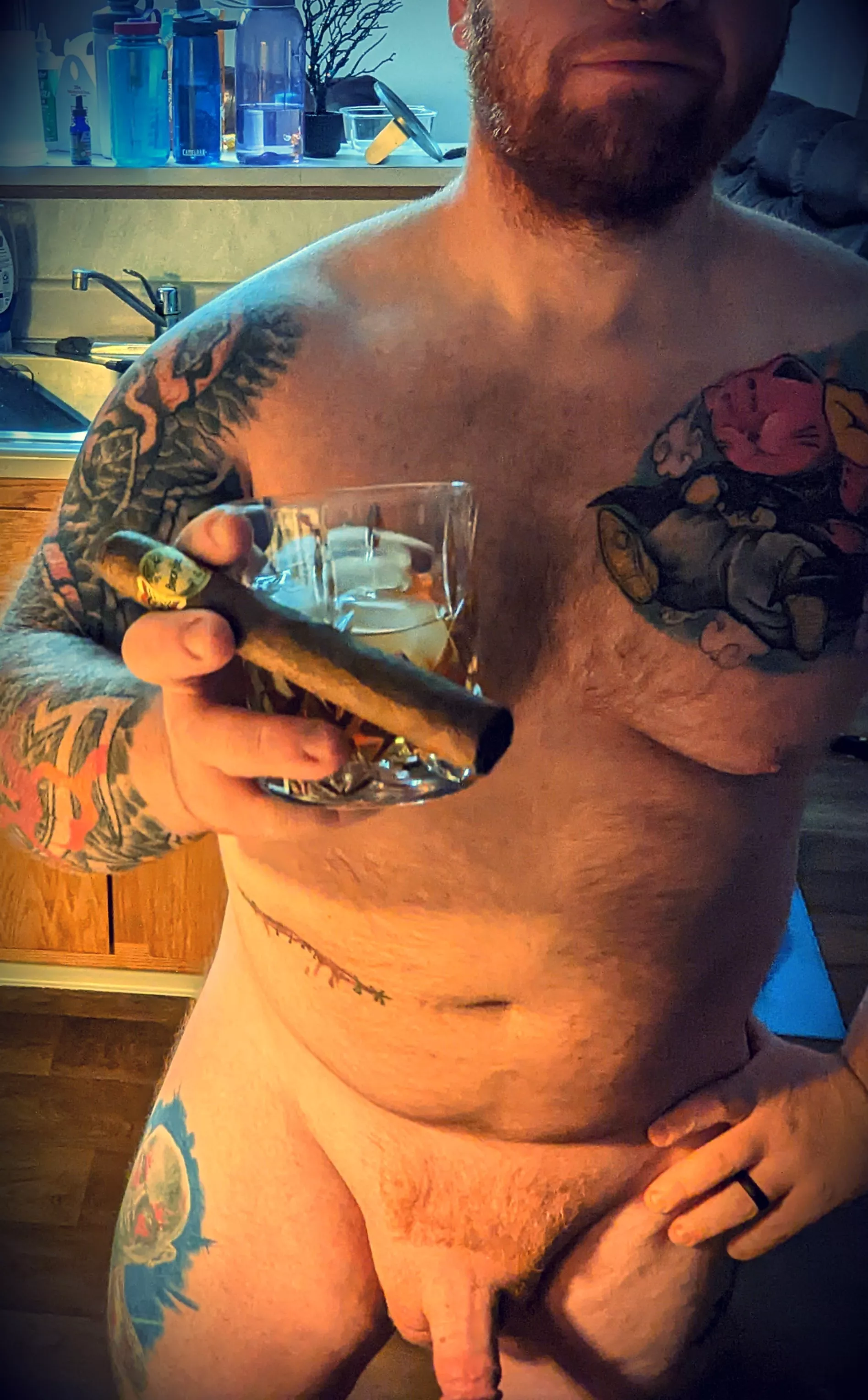 today was my Saturday. so today I celebrate a week behind me and bless the week ahead of me. bourbon and a cigar to you all starting your week strong. hope you have a good nude one