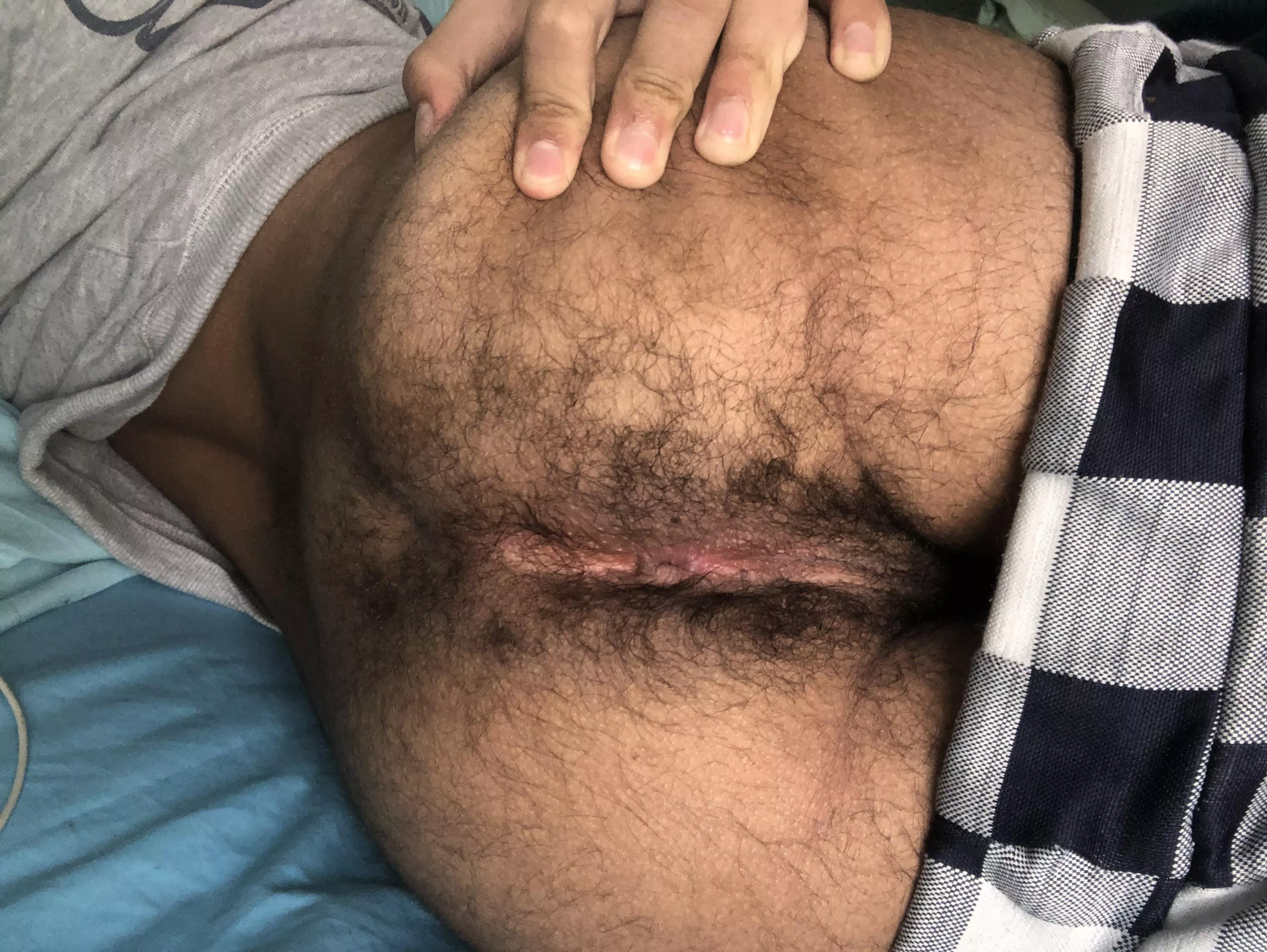 18 straight muslim.. any love for hairy ass?