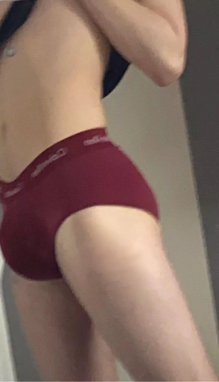 18, Who likes my teen bulge in these cks??