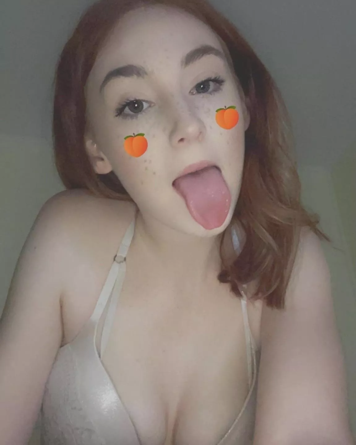 [18F] People seem to like my tongue