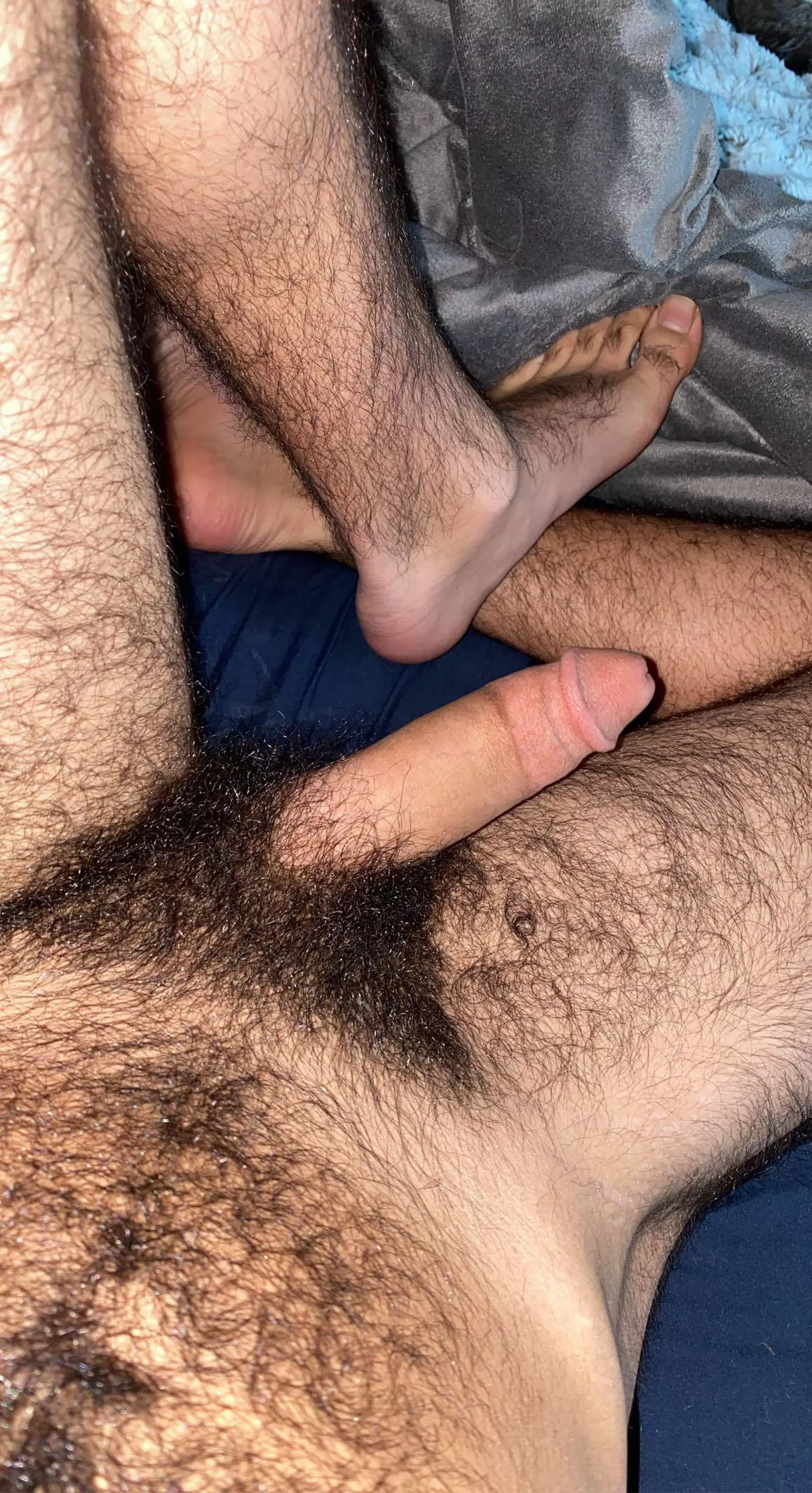 19 any hairy dudes wanna have fun;)