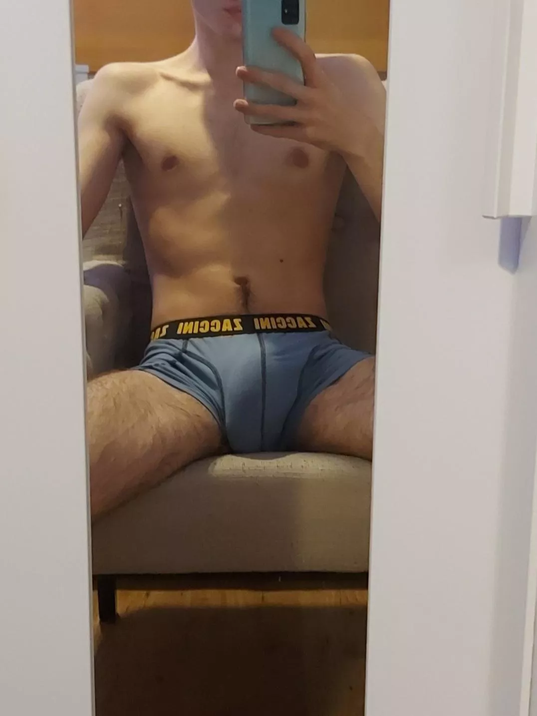 [19] anyone like hung twinks?