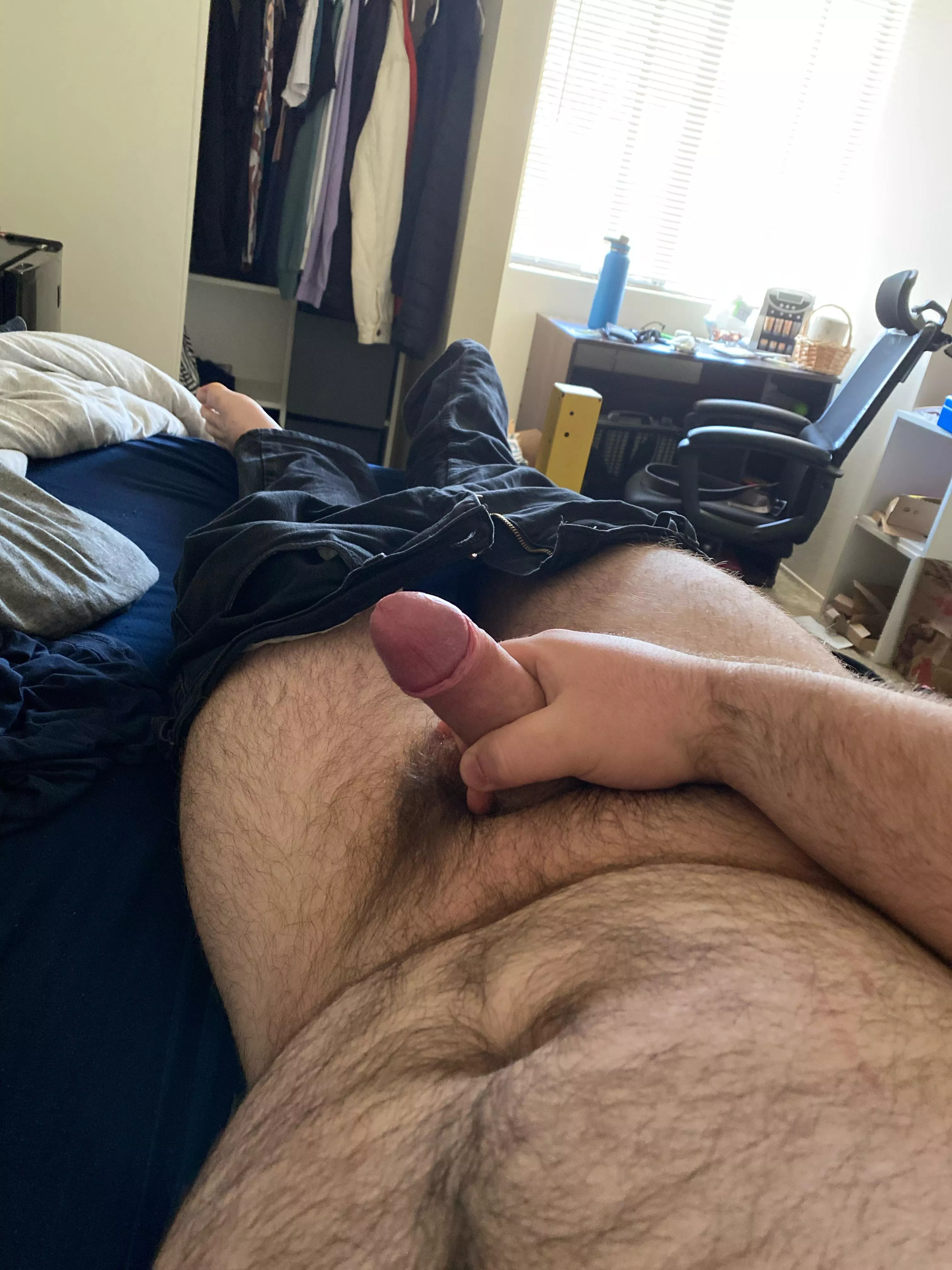 19 horny af and jerking hmu if under 30