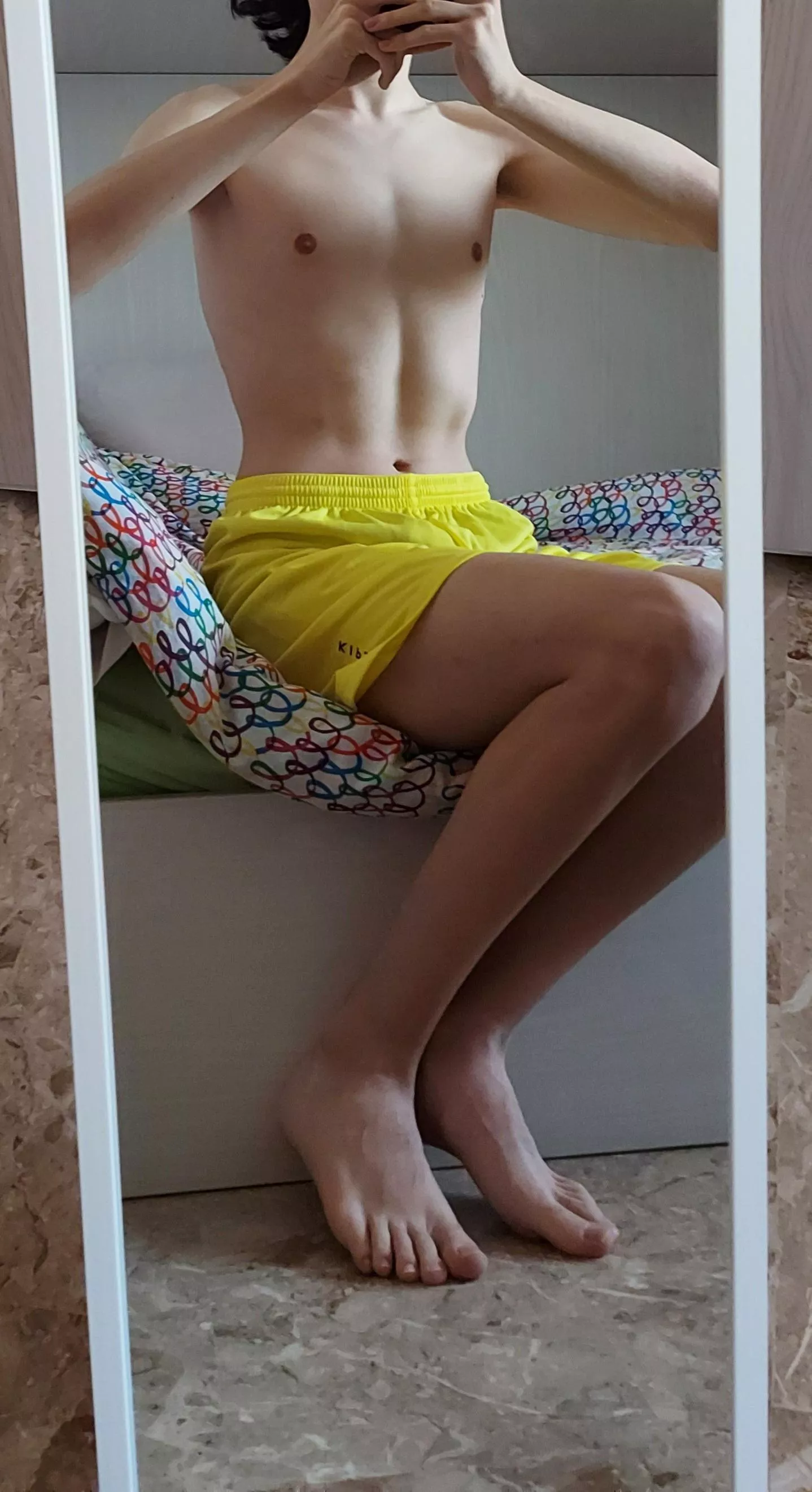 [19] what about the twink in yellow