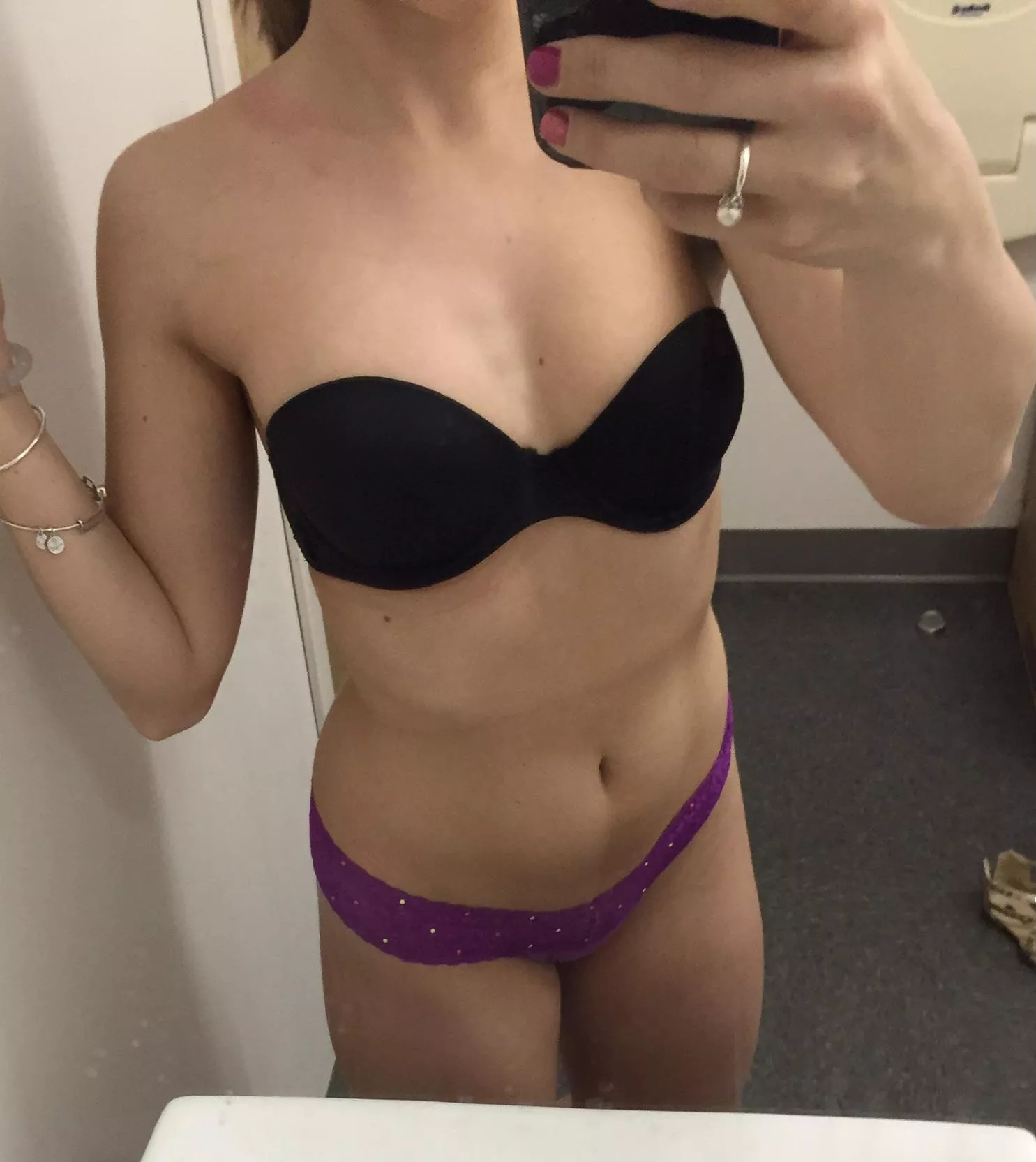 19[f] Cvm finish undressing me 😉