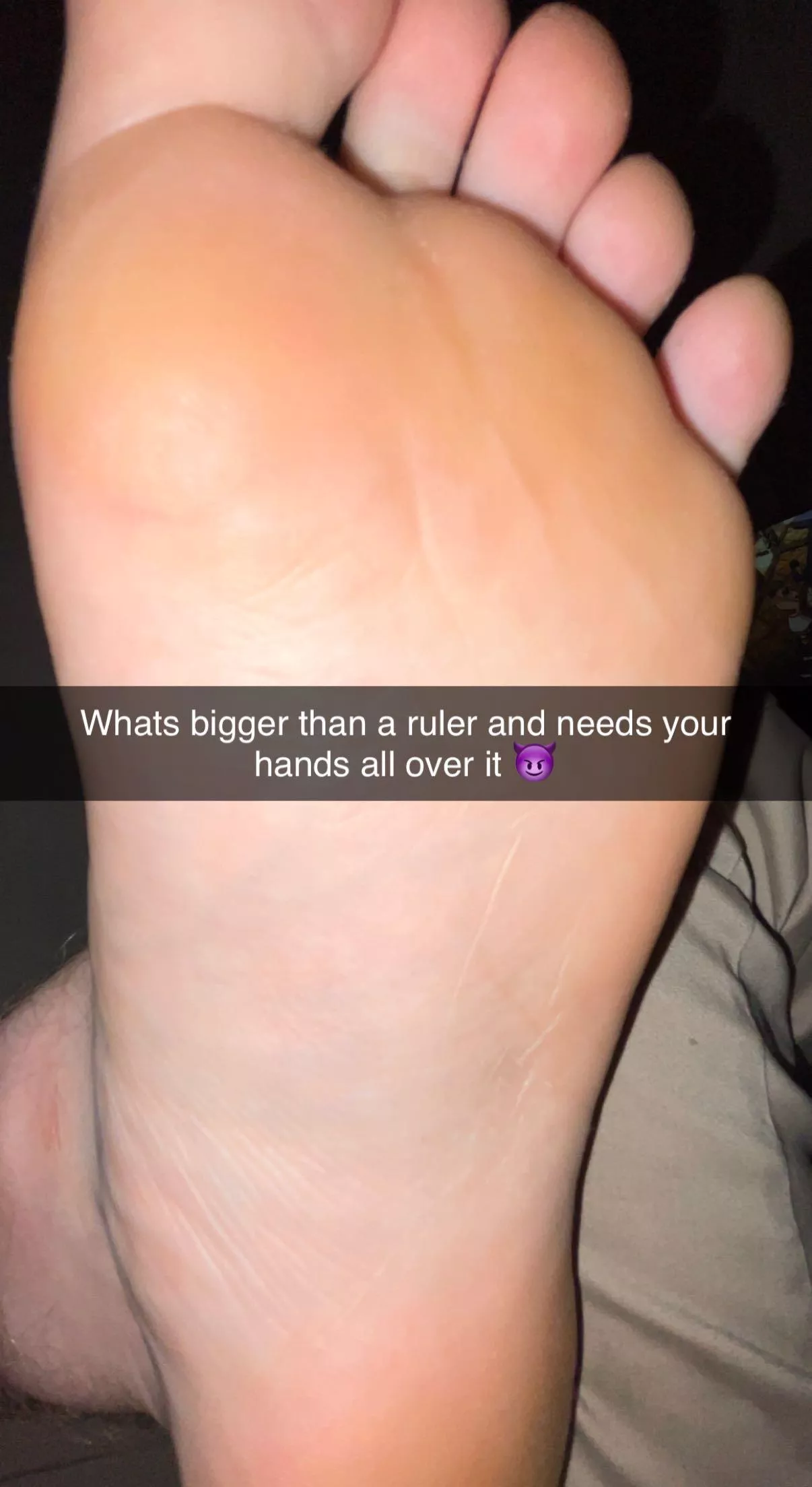 19M ðŸ˜ˆ any guys with tiny soles wanna compare sizes?