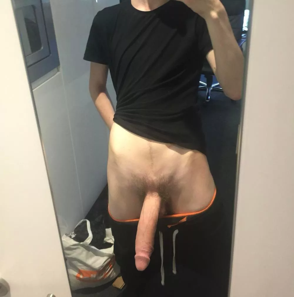 19m BWC .. interested in women only!!