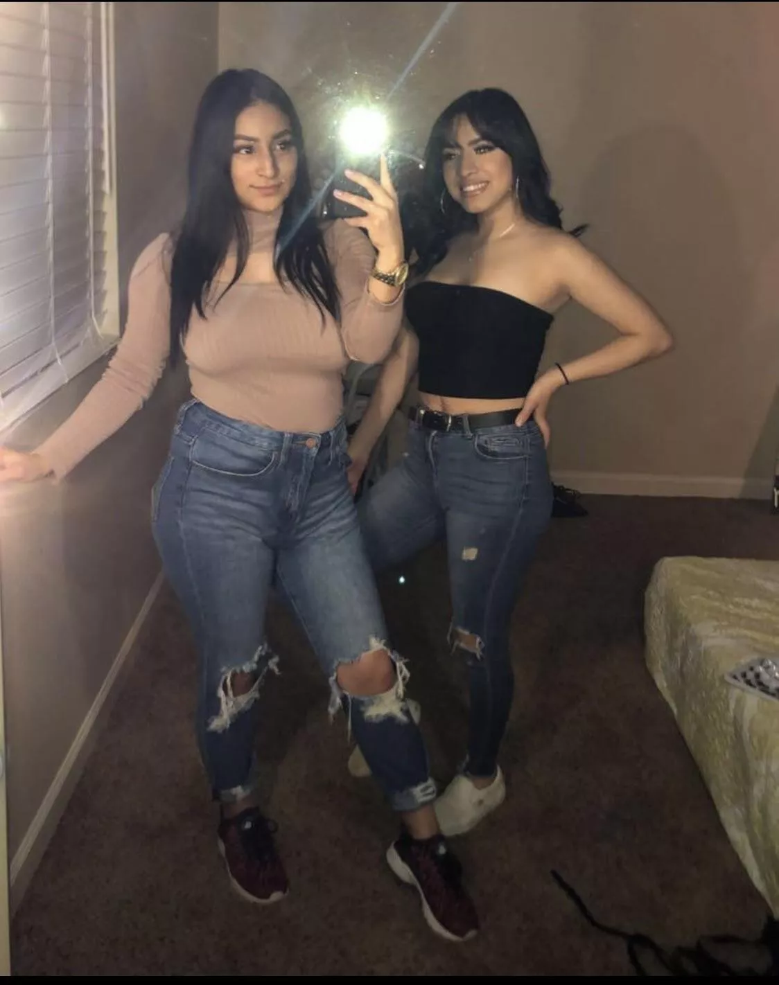 [2] Latinas