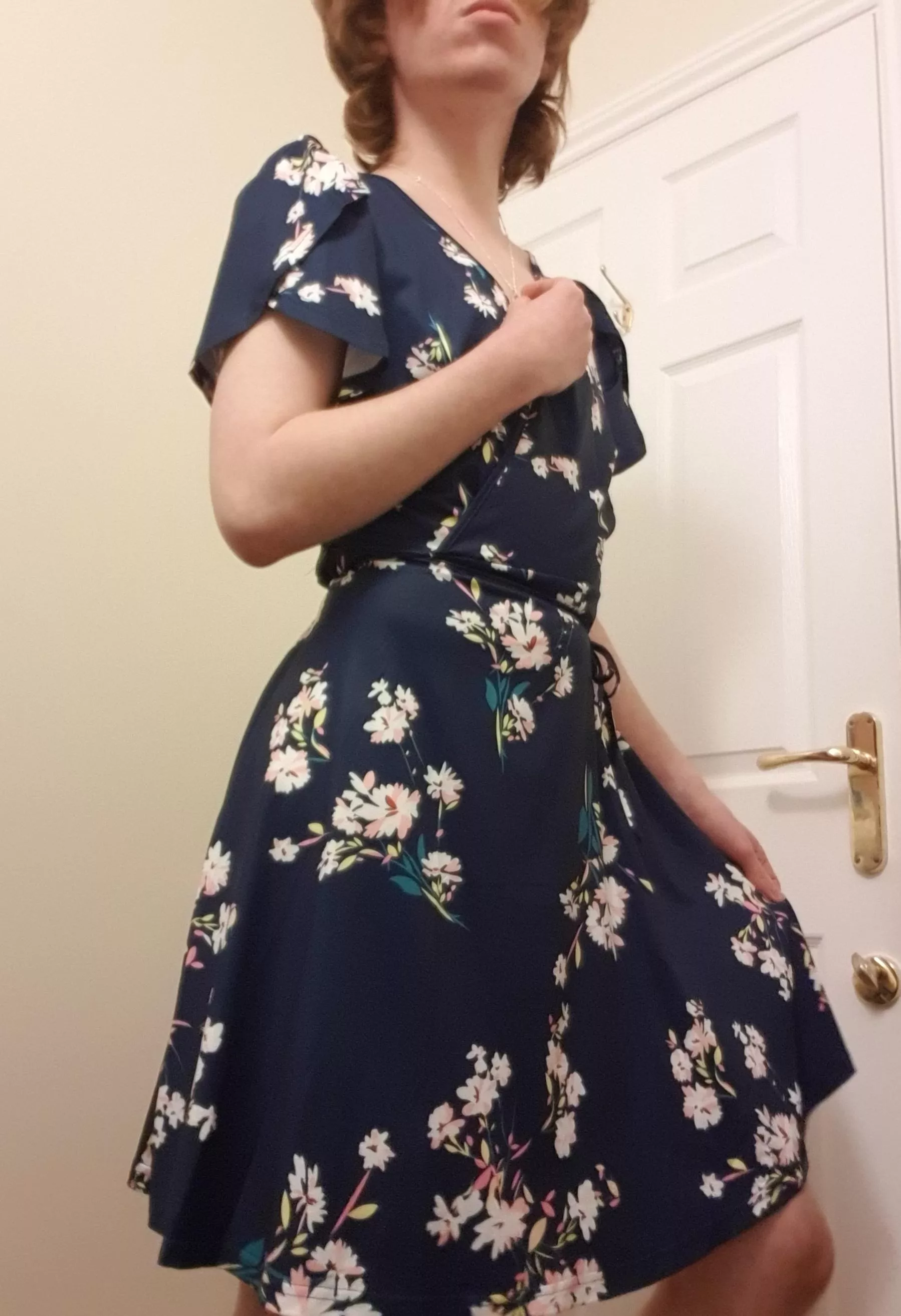 [20] Anyone want a femboy housewife? >:)