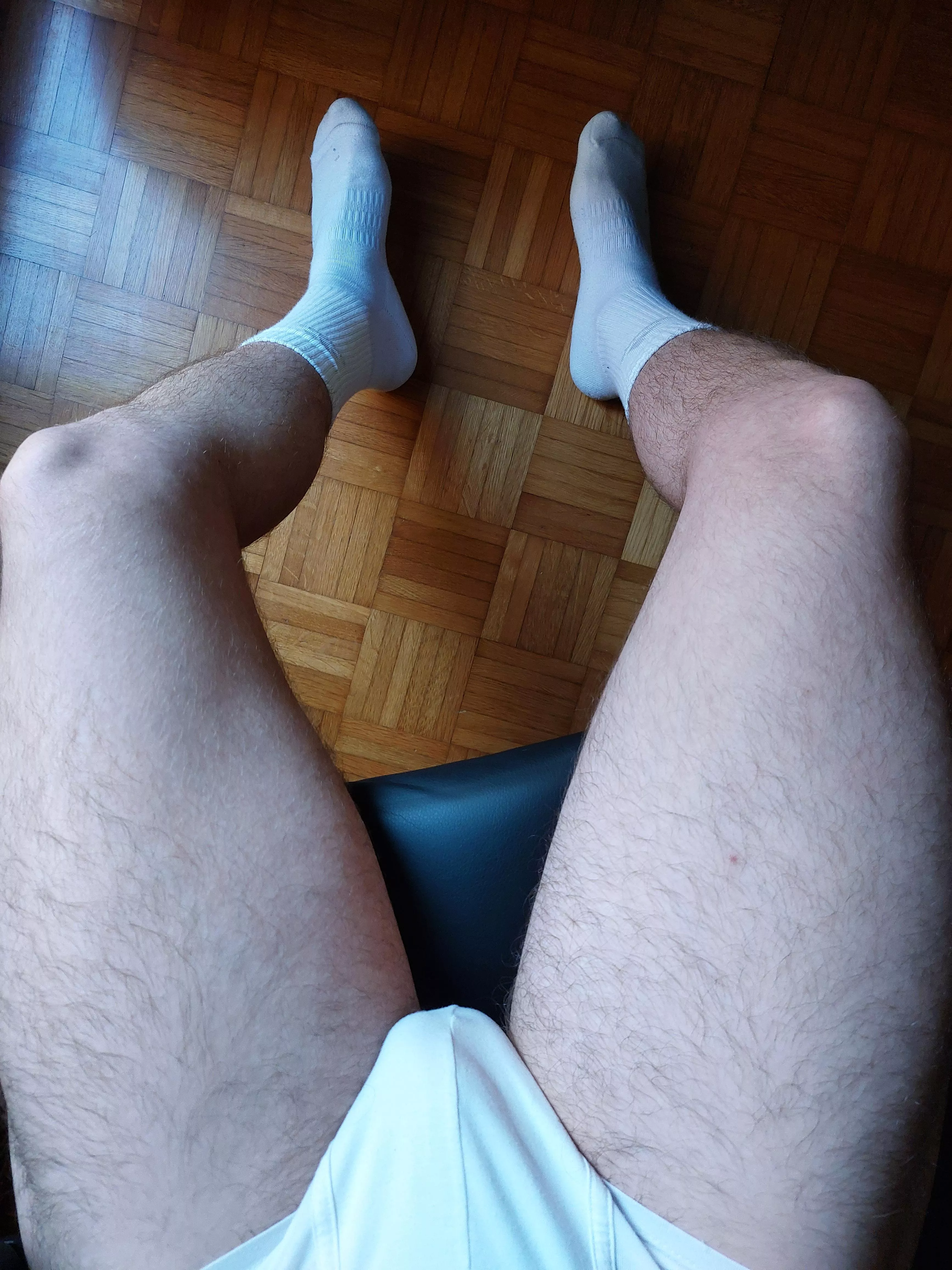 [20] white socks >>