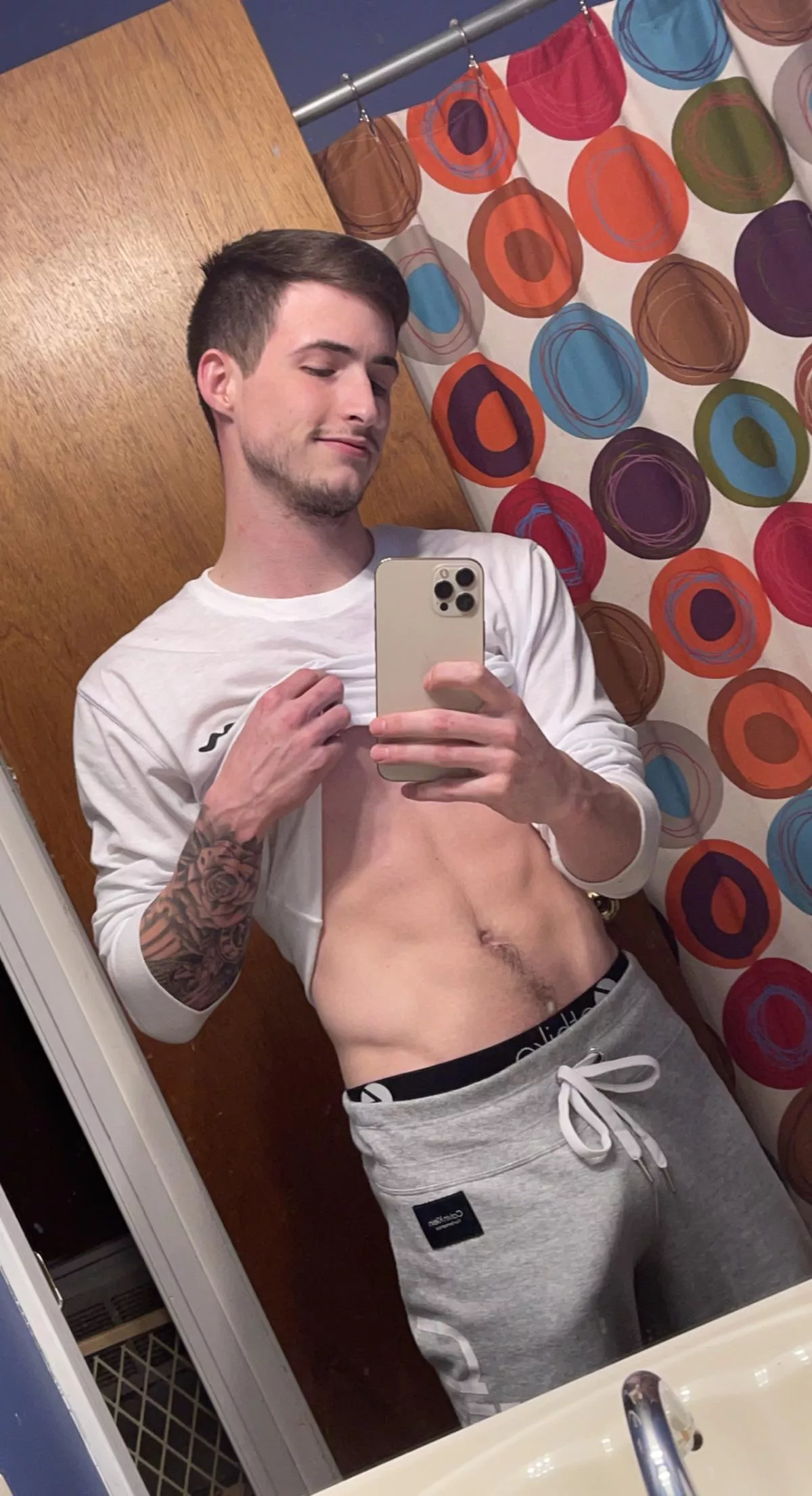 (21) anyone looking for a stepbro?ðŸ˜