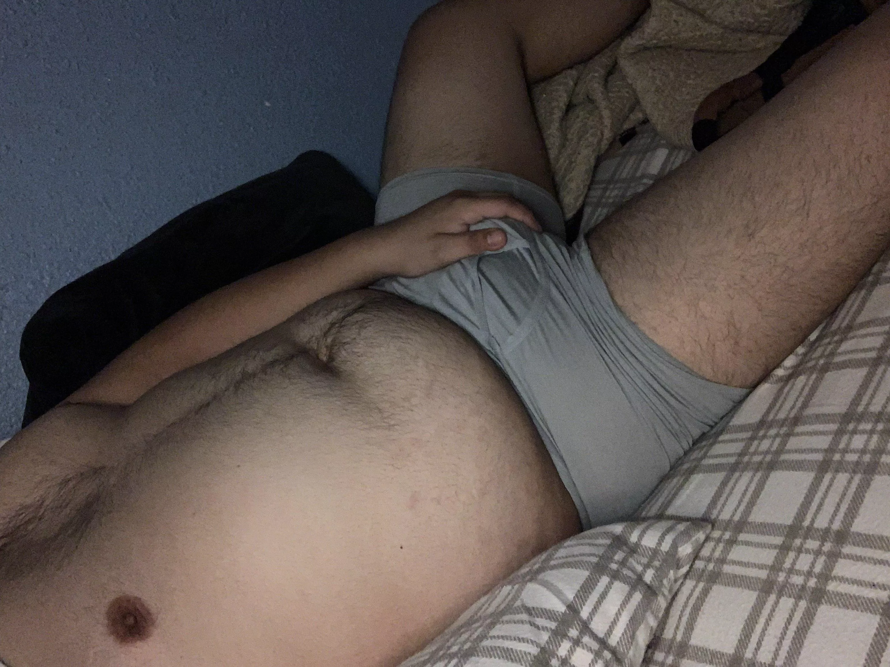 21 SoCal cub. Anyone wanna be friends ? And cuddle ? ;)