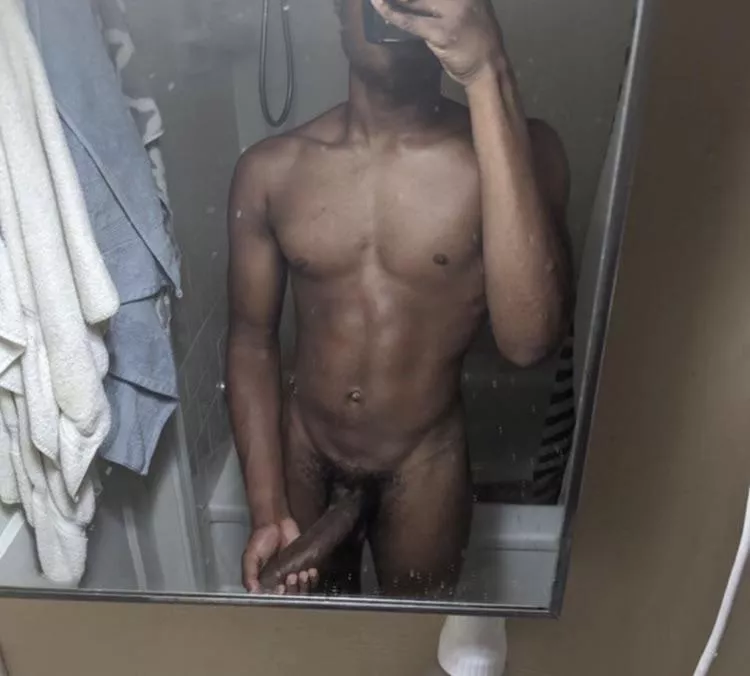 22 big black dick here looking for older white women and milfs. Dm me yalls kik🥵