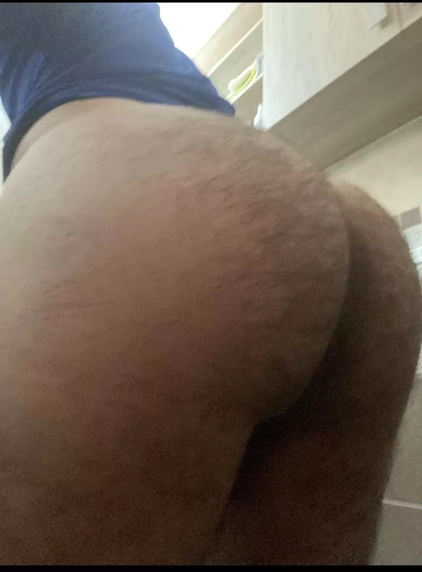 22 bubble butt hairy ass looking for dom to cam. Snapchat: predestinador