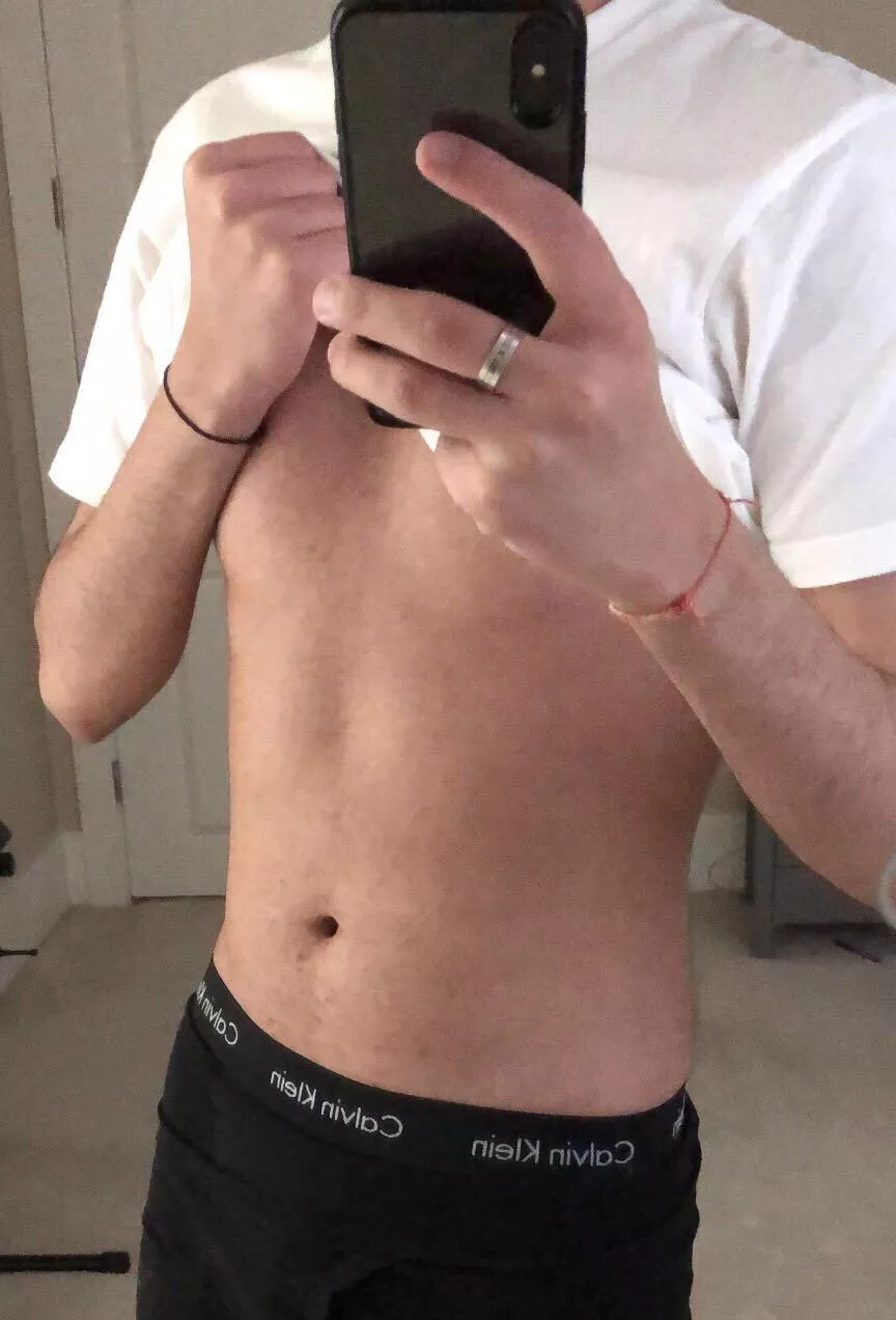 22 fit top feeling bored so looking for cute twinks and hot jocks to use ;) hmu