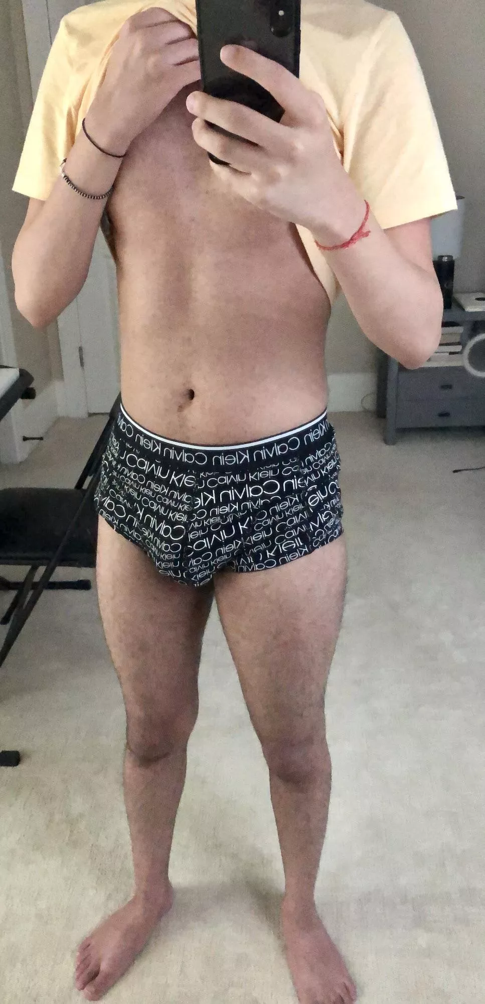 22 slim fit top looking for cute twinks and fit jocks. I can be verbal and go live. Hmu ;)