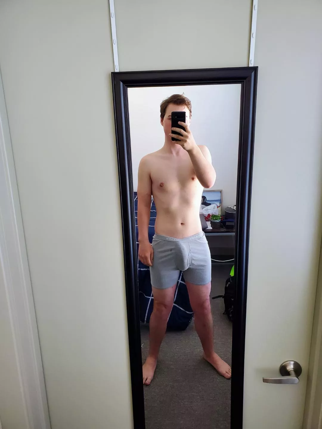 22 who likes my college bulge?