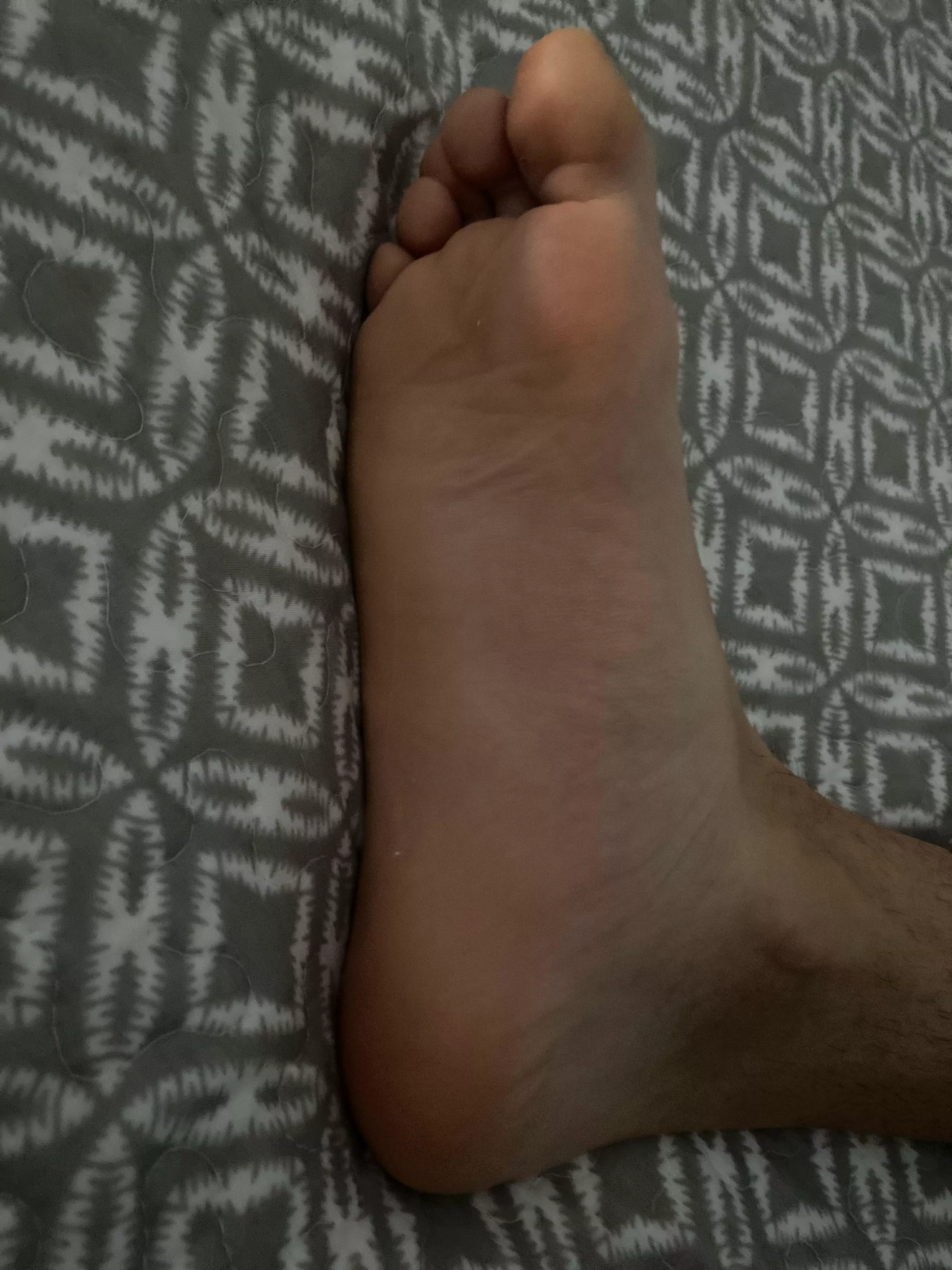 22,into feet fetish, looking to someone who can lick their feet, I doit too, let’s lick our feet, spit and be kinky. DM to get snap