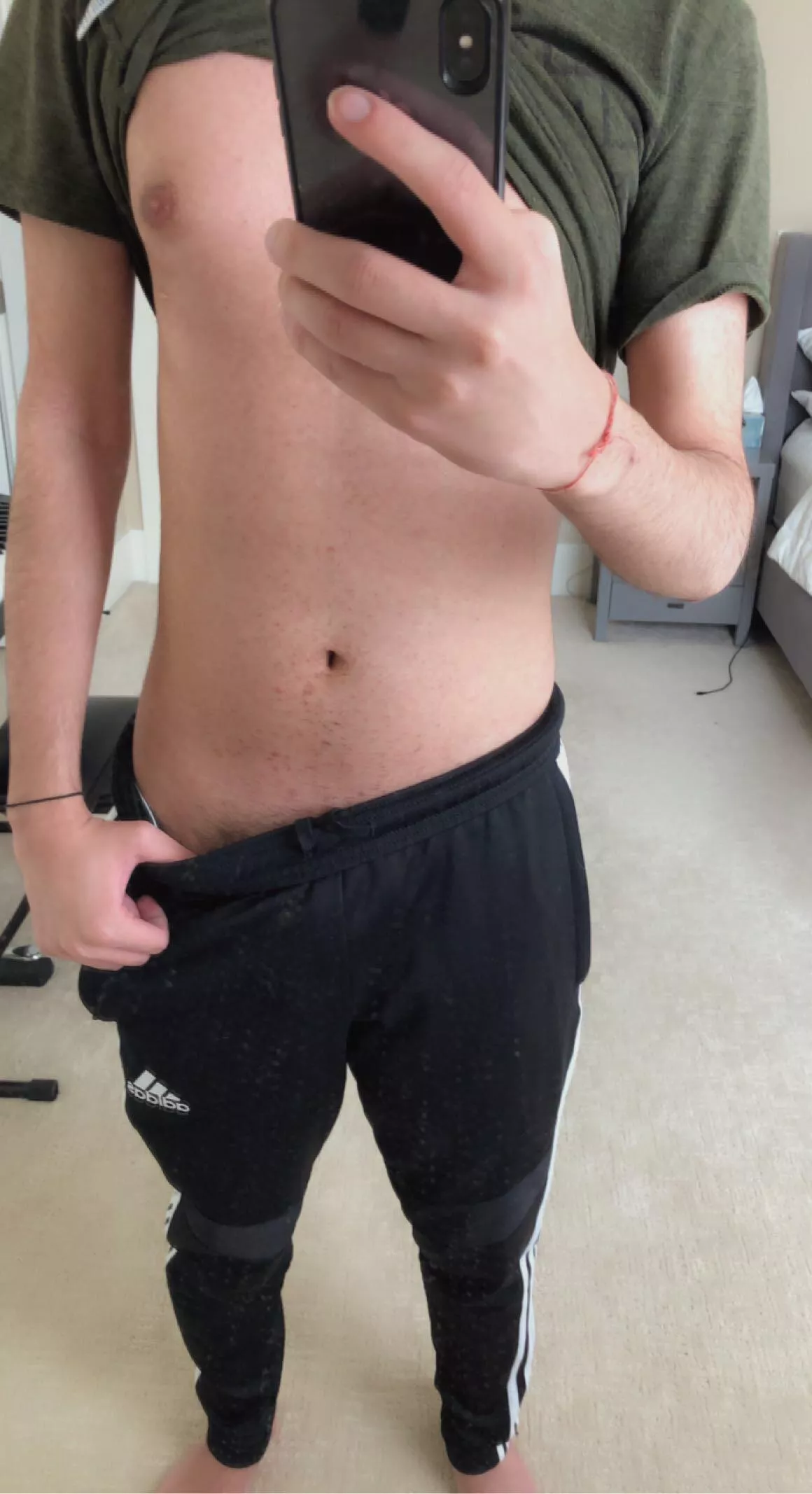 23 fit dom top feeling bored so looking for white/Asian twinks hmu ;)