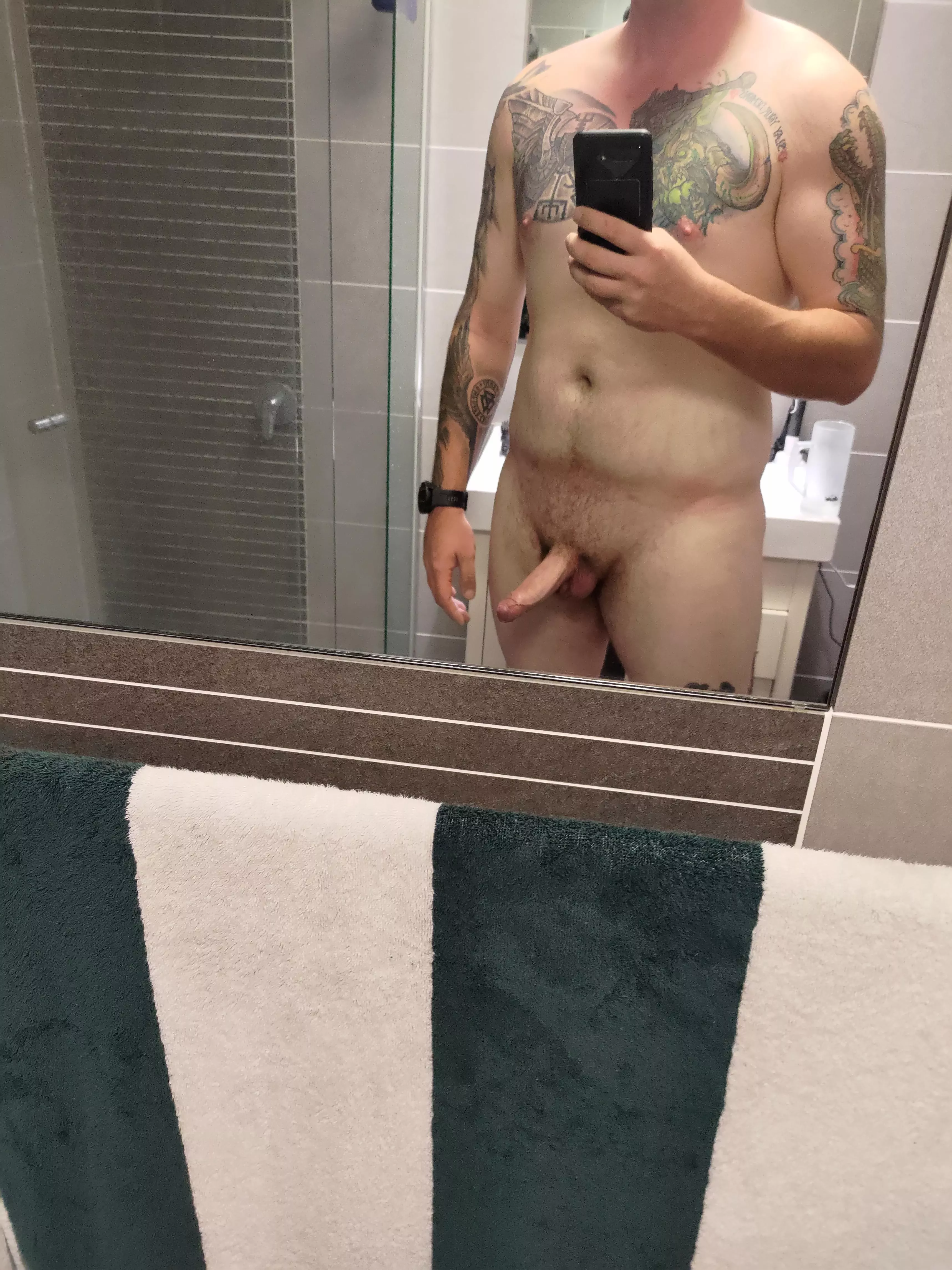 23 [OC] New mirror, who this?