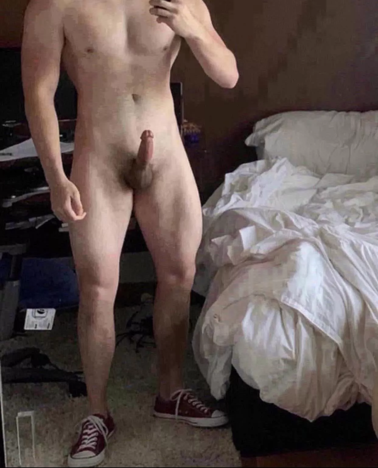 24 aus. wanna cum live now with fit or muscular guys.can be older guys too. musc Add Snapchat:jockhunter22