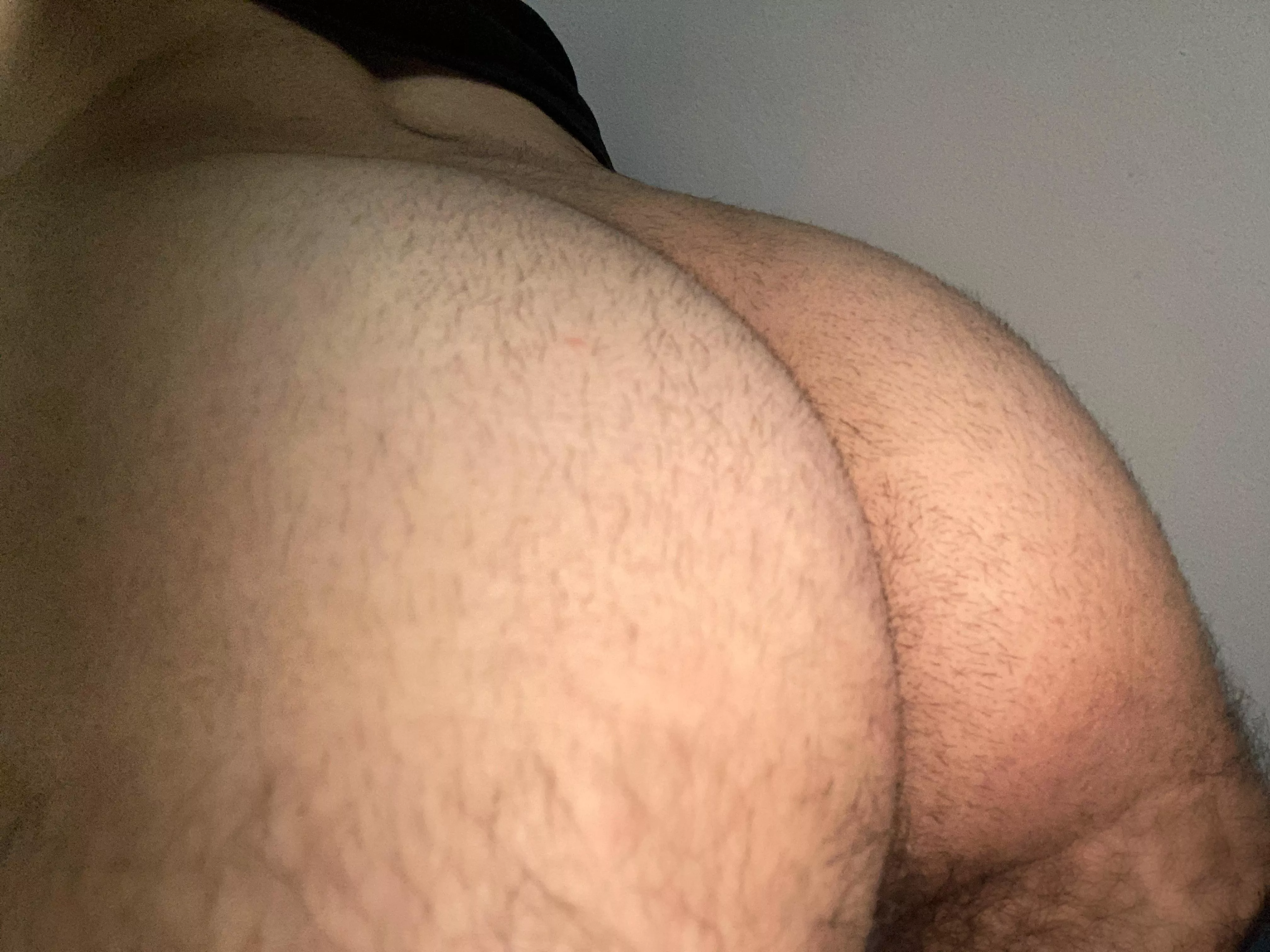 24 Bi uncut fit hung love hairy armpits, big feet, uncut dicks.