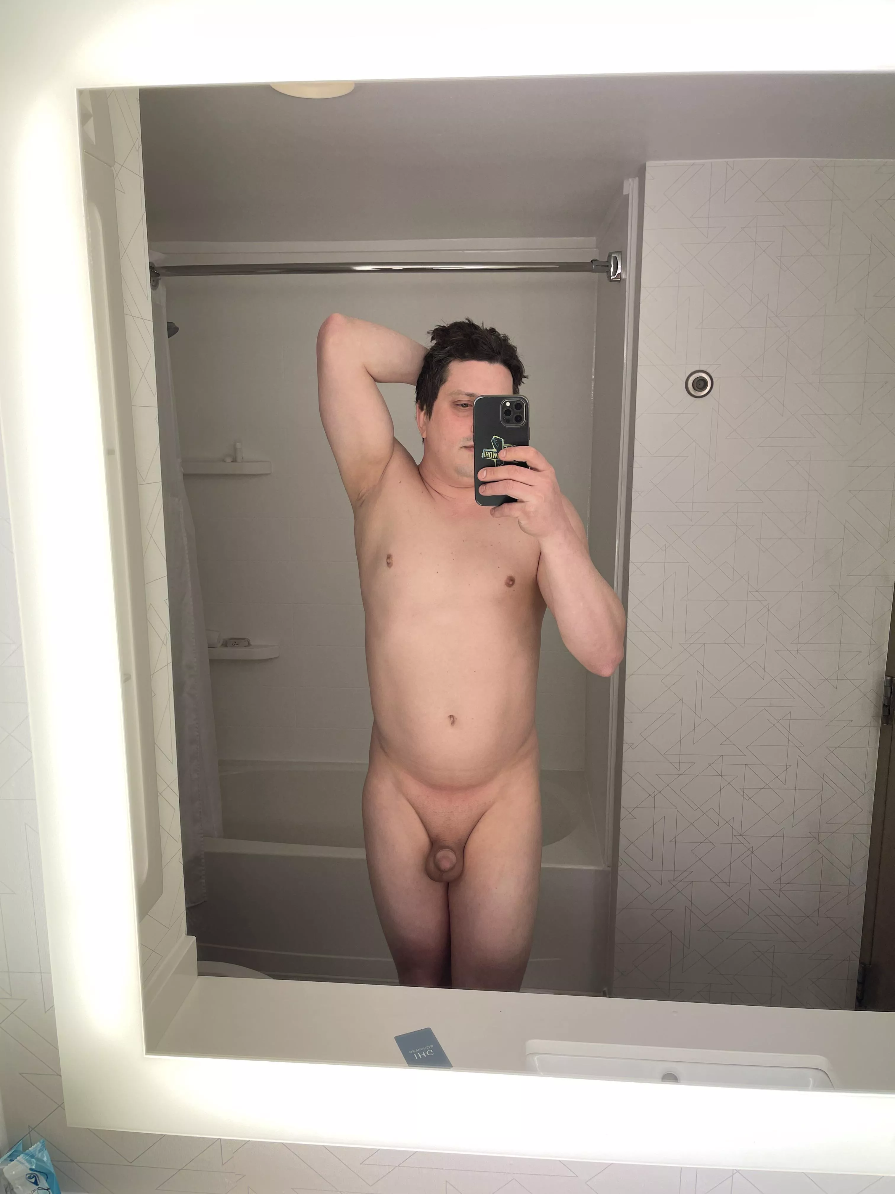 [24] Hotels make me horny