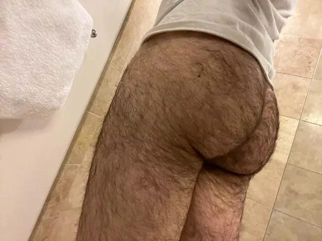 24 in shape bottom bro with a big furry bubble butt. ðŸ˜ Iâ€™m horny as hell, DM me