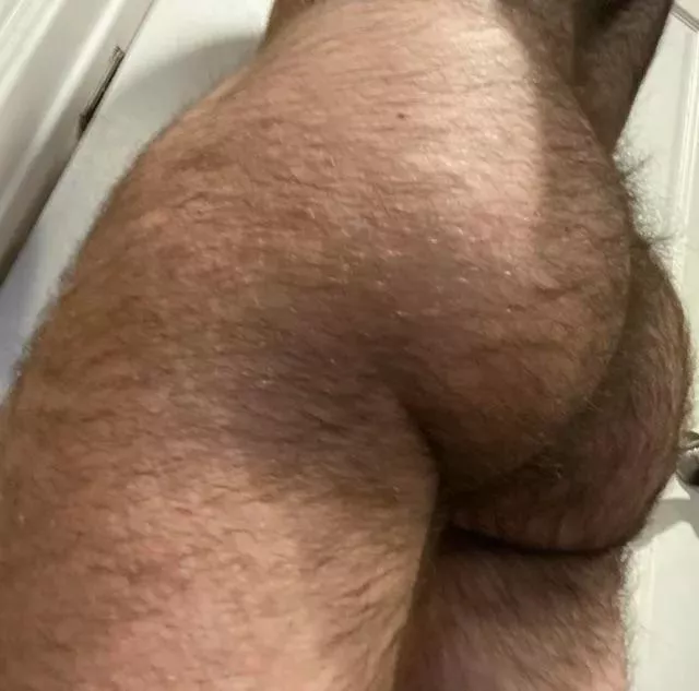 24 in shape bottom bro with a big tight furry bubble butt. ðŸ˜ˆ Iâ€™m horny as hell, DM me or add my Snapchat: FunFurryBro