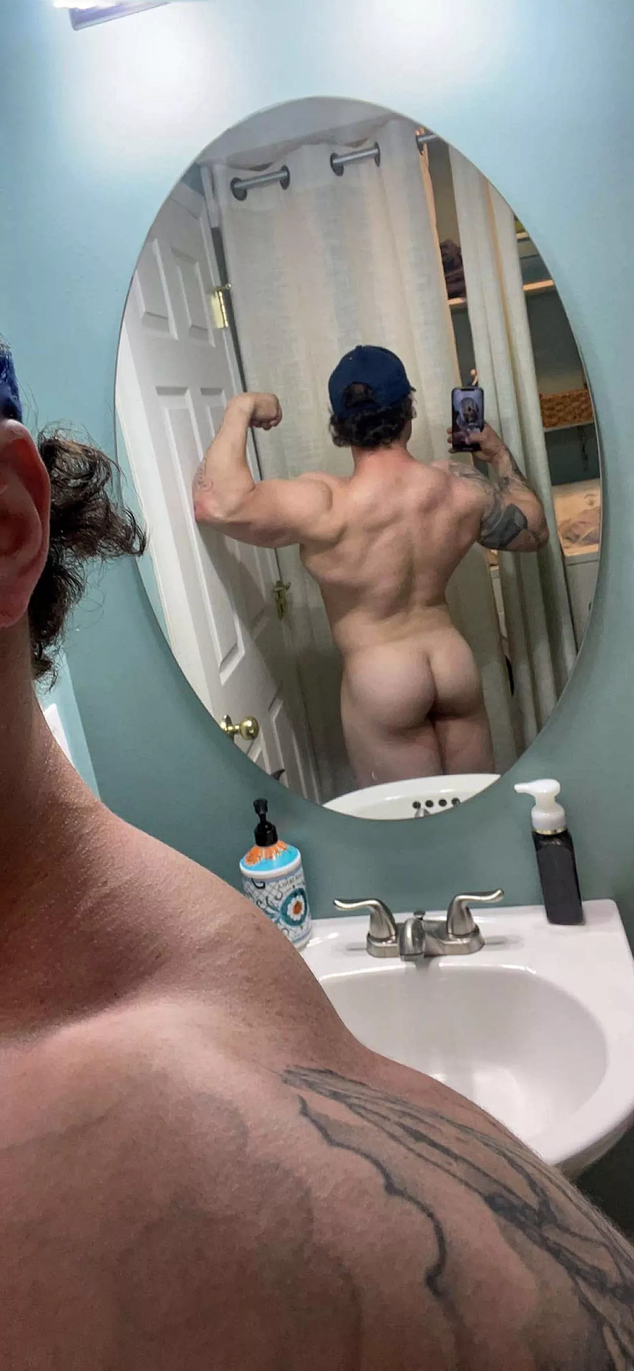 25 5’5” - Bum selfie :)