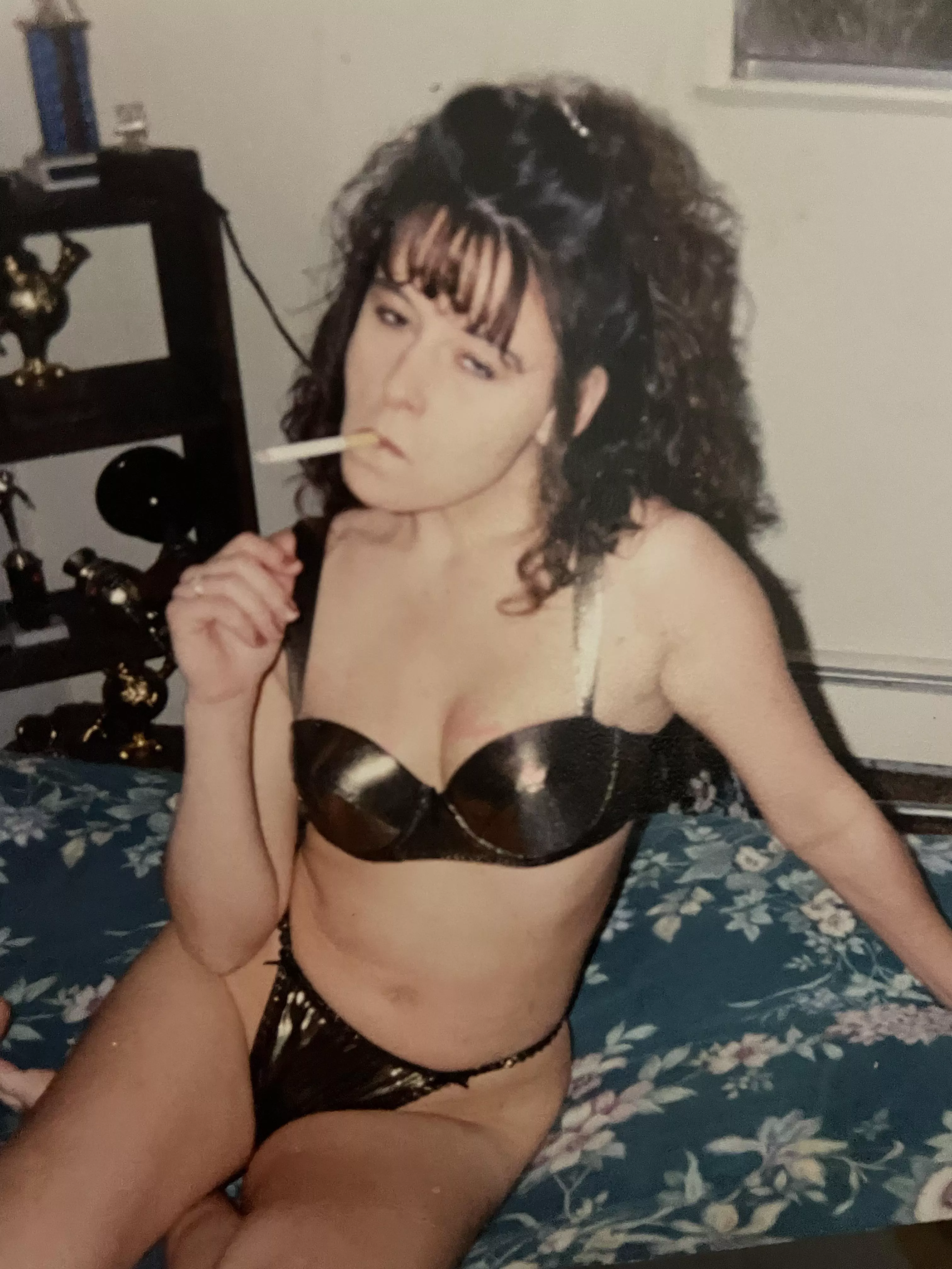 25 years ago, do you think I looked hot? Upvotes make my pussy wet!