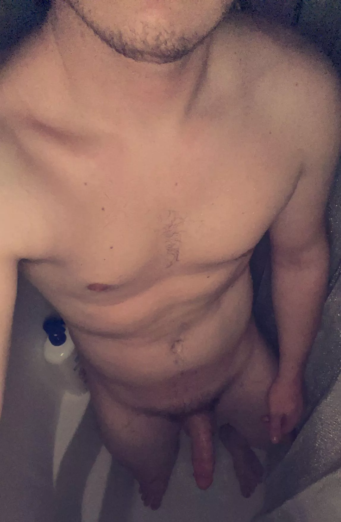 [27] any bros want to fuck around in the shower?