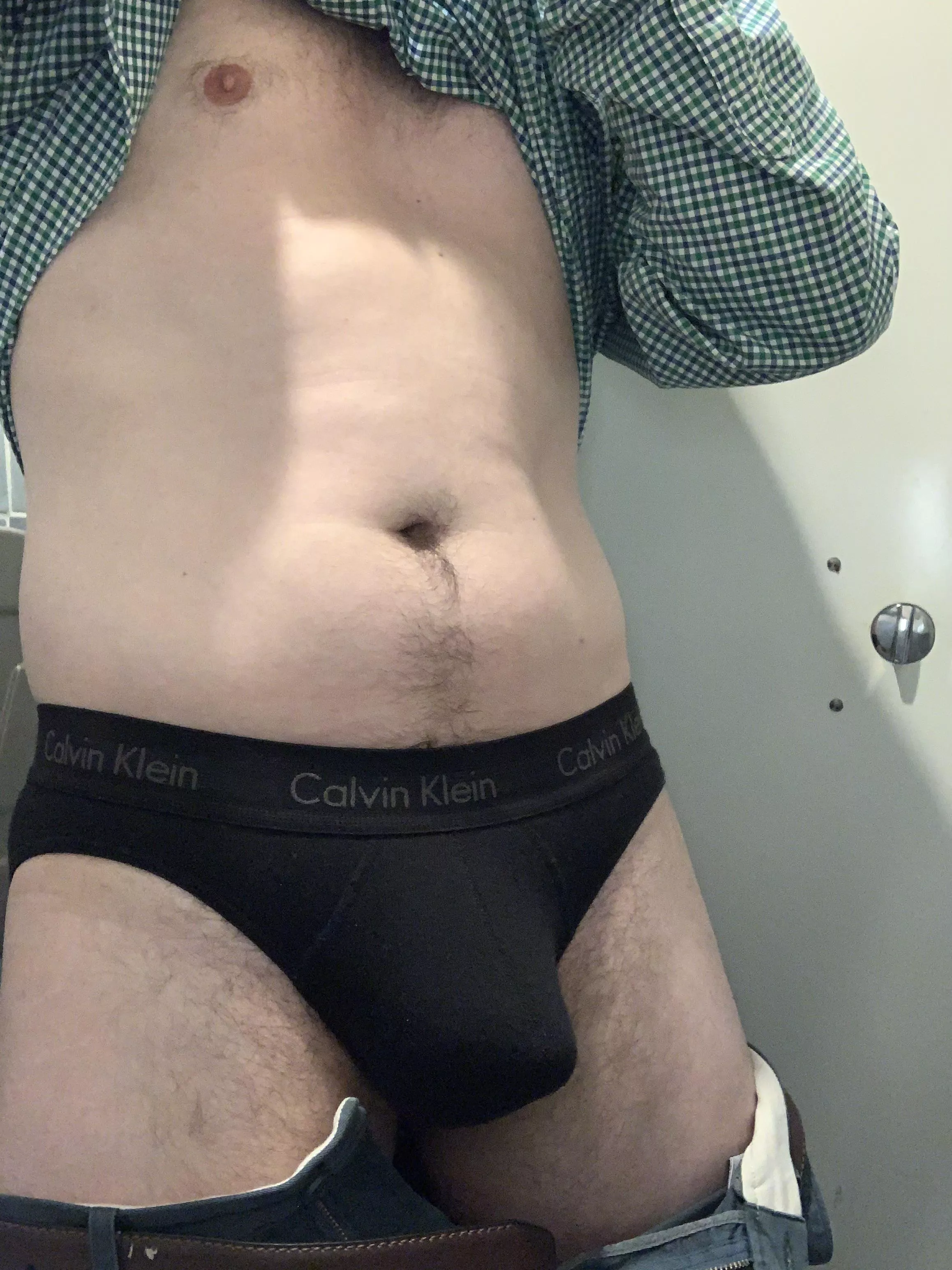 (28) Come meet me in the bathroom stall bro