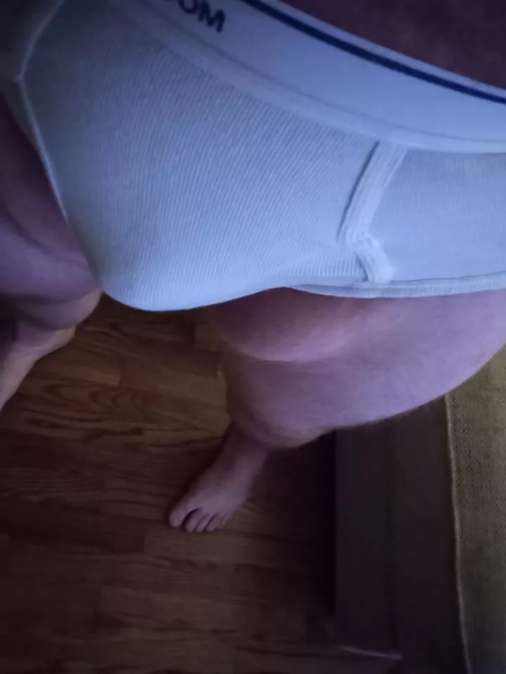 [28] Tiny bulge :3