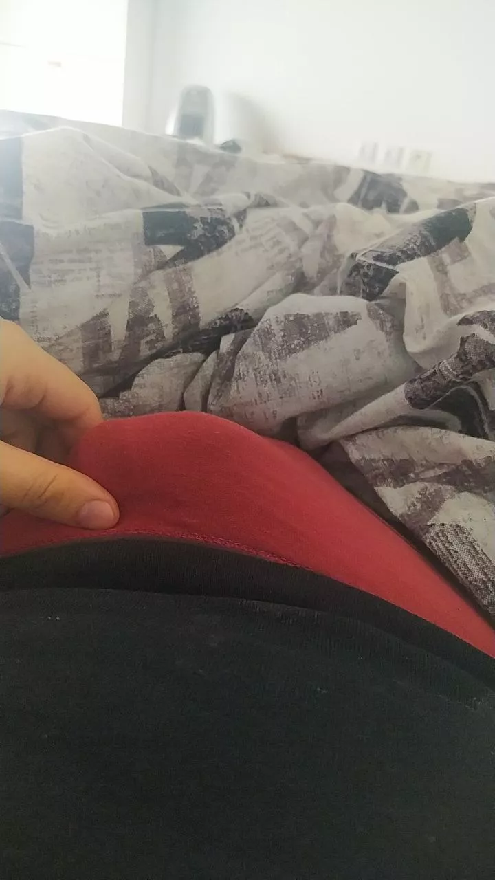 [28] tiny hard dick looking for fun with big ones. hmu