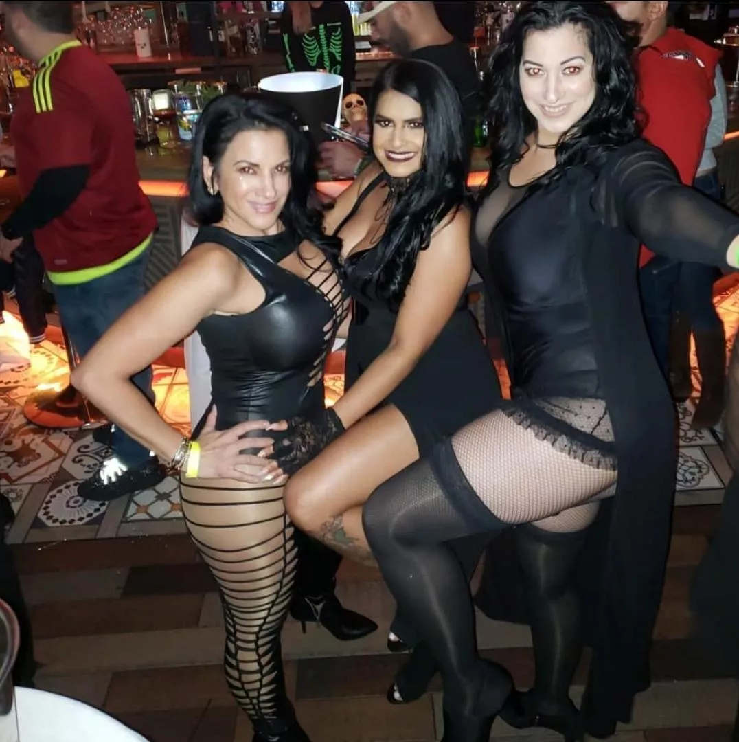 [3] milfs in the club