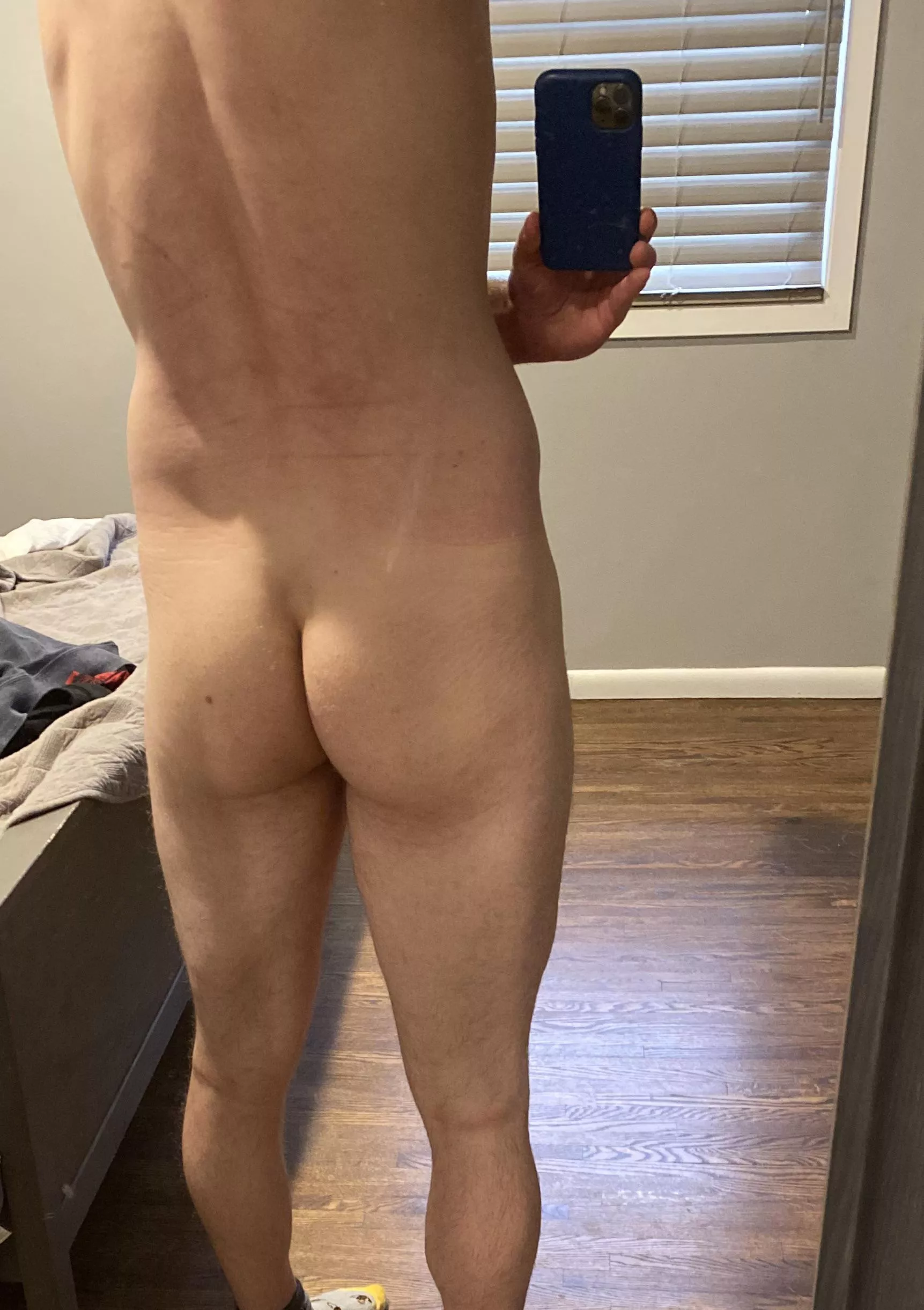 [30] Hump day for the bros!