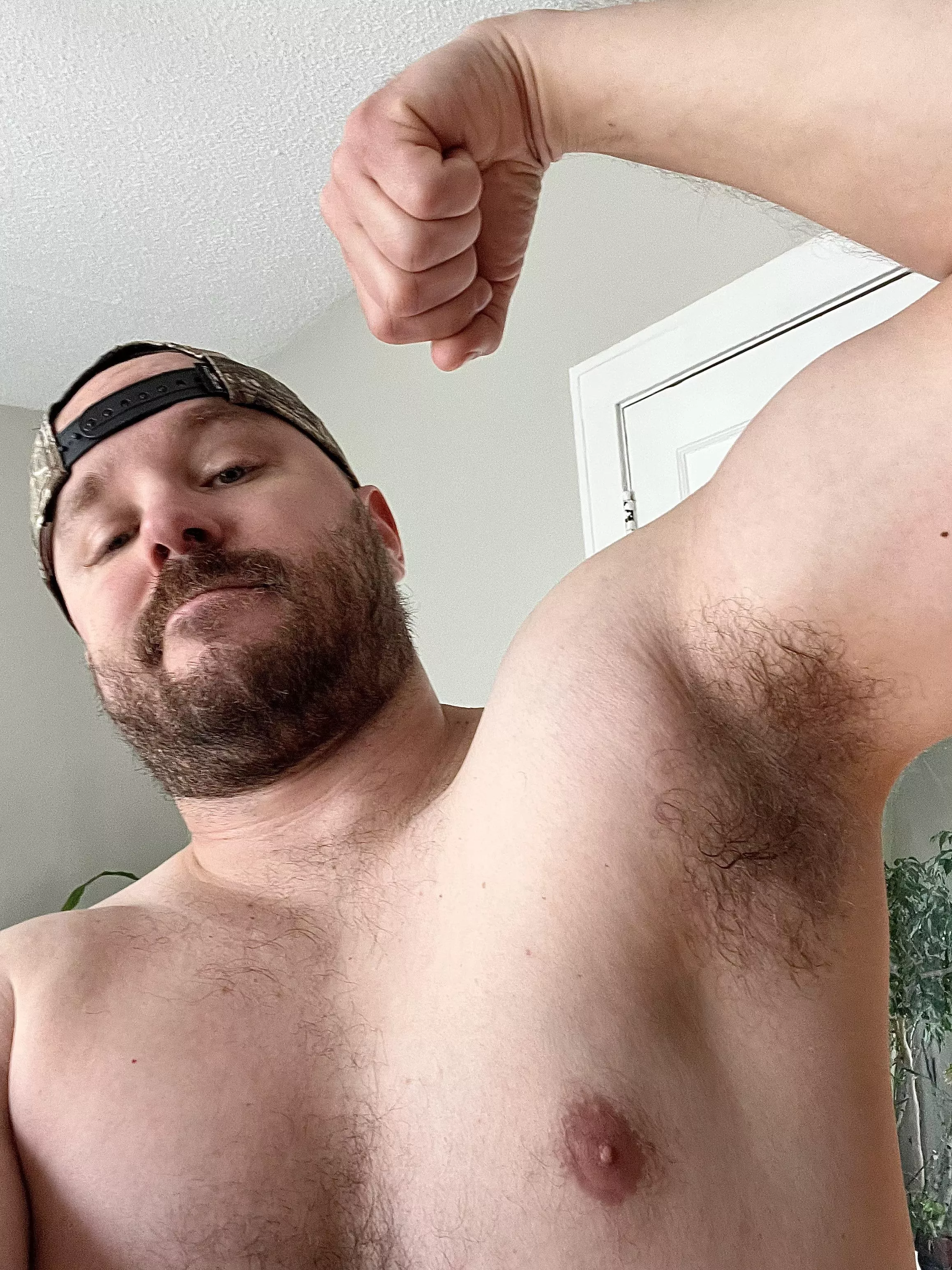 (32) You bros like my hairy pits?