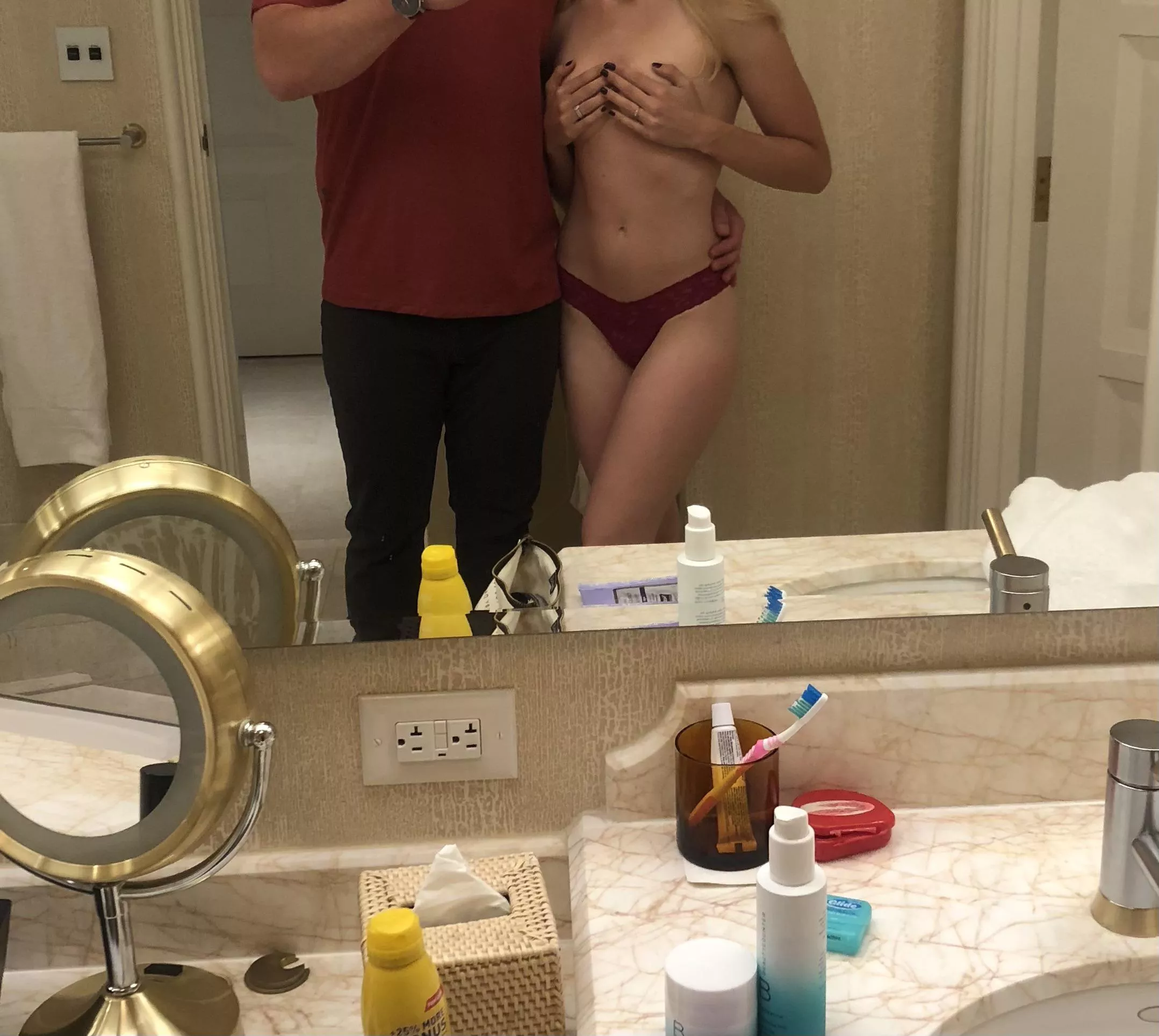 33MF4F I want to know what you think of my husband and will you be his next cake? DM