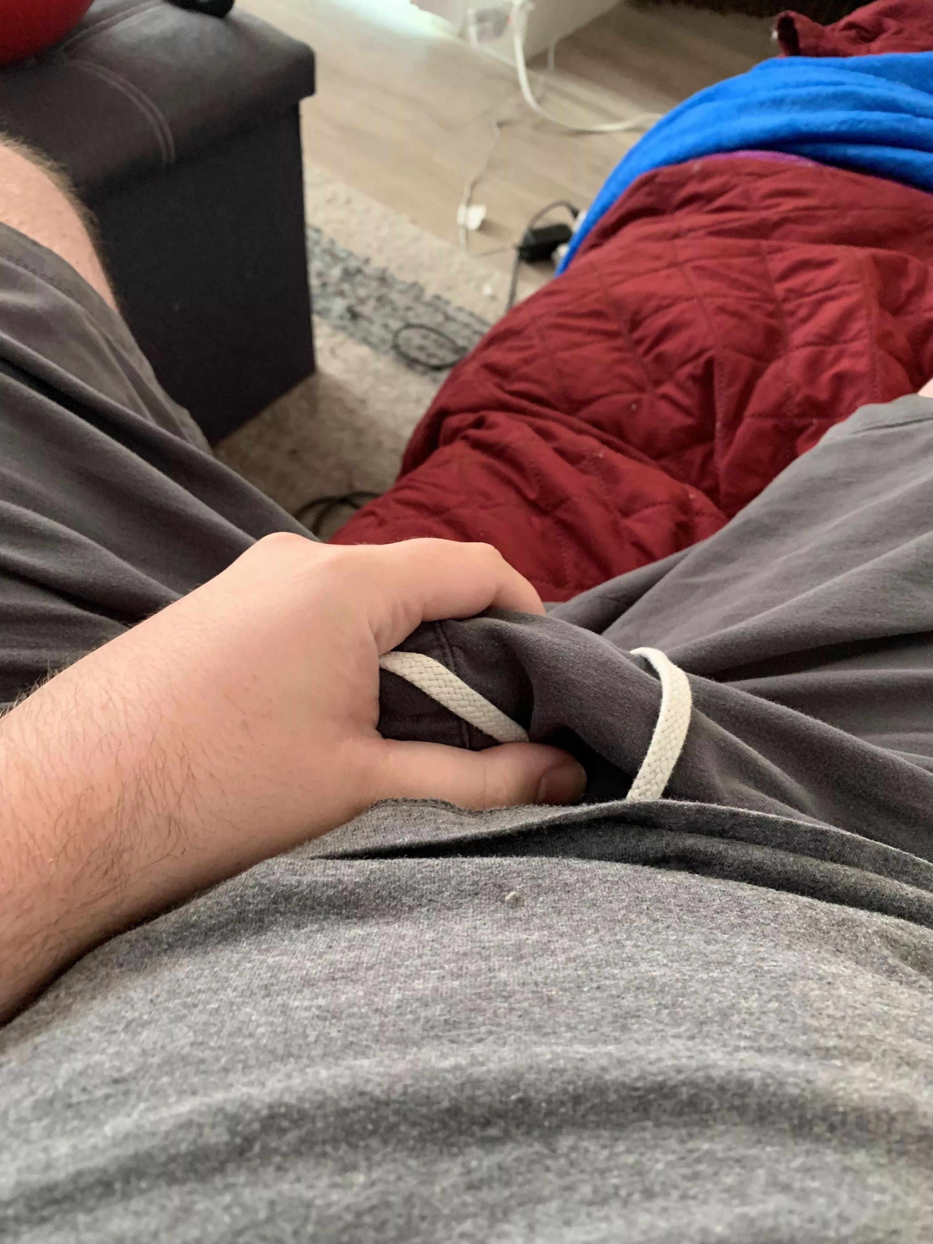 34m Iâ€™m so high right now and I want someoneâ€™s hand on my cock