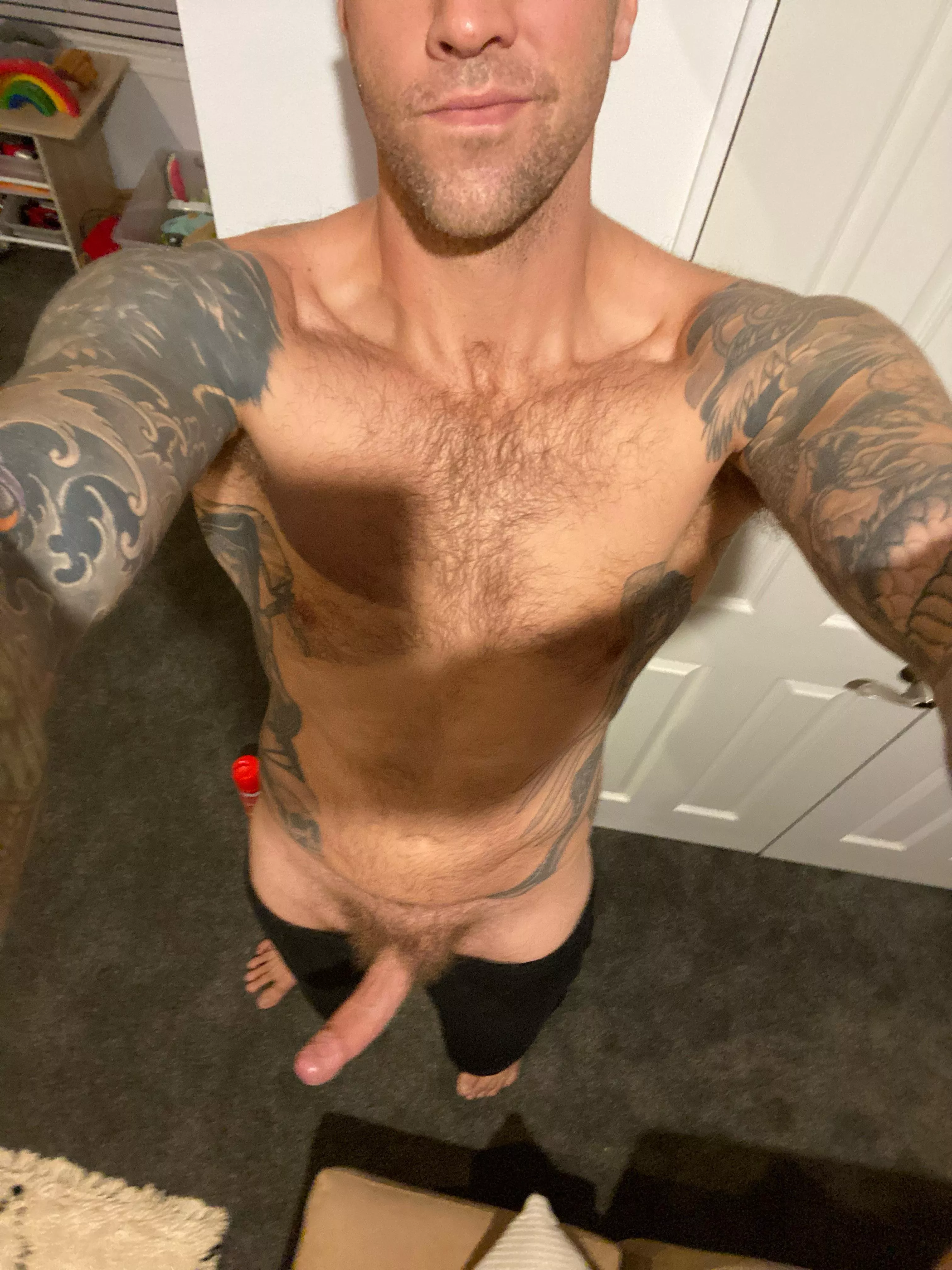 (35) any ladies wanna ride a tall tattooed kiwi dad?